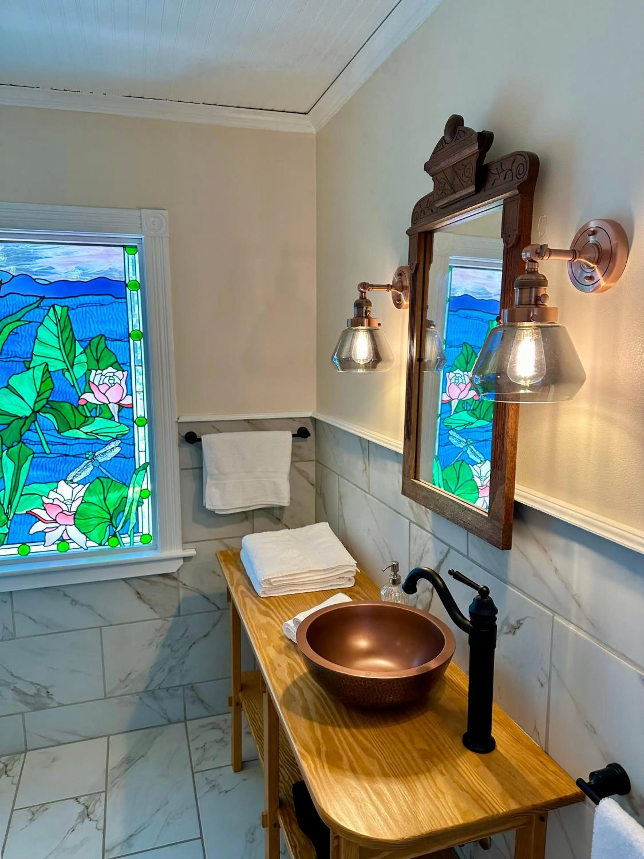 Bathroom in Orcas Hotel