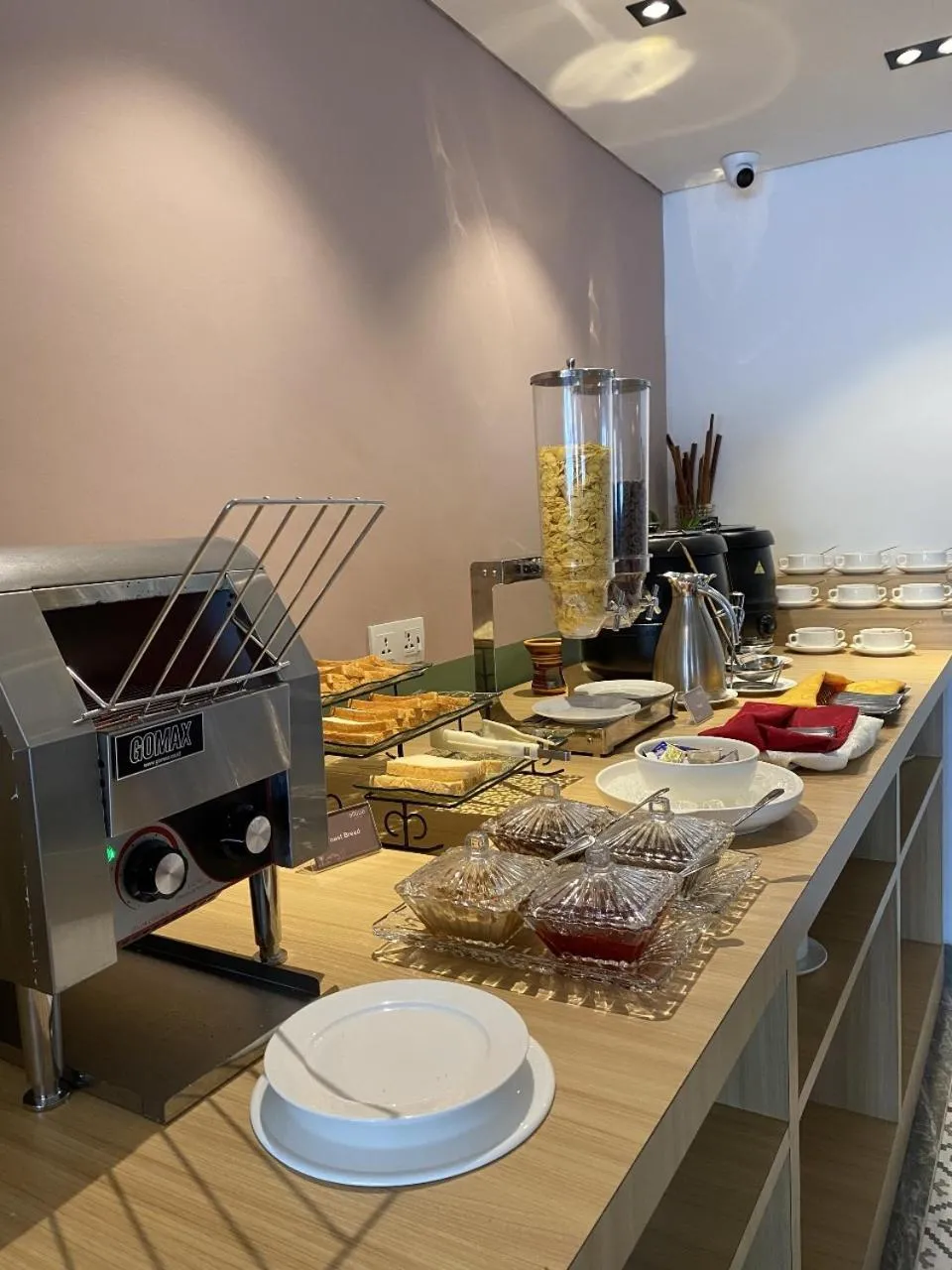 Buffet breakfast in Alltrue Hotel Tanjungpinang Bintan