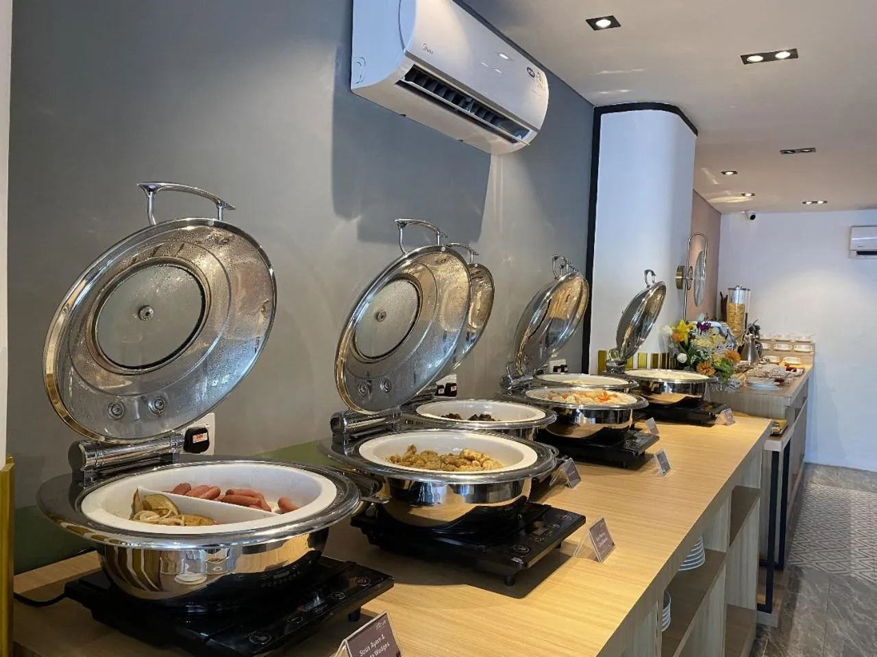 Buffet breakfast in Alltrue Hotel Tanjungpinang Bintan