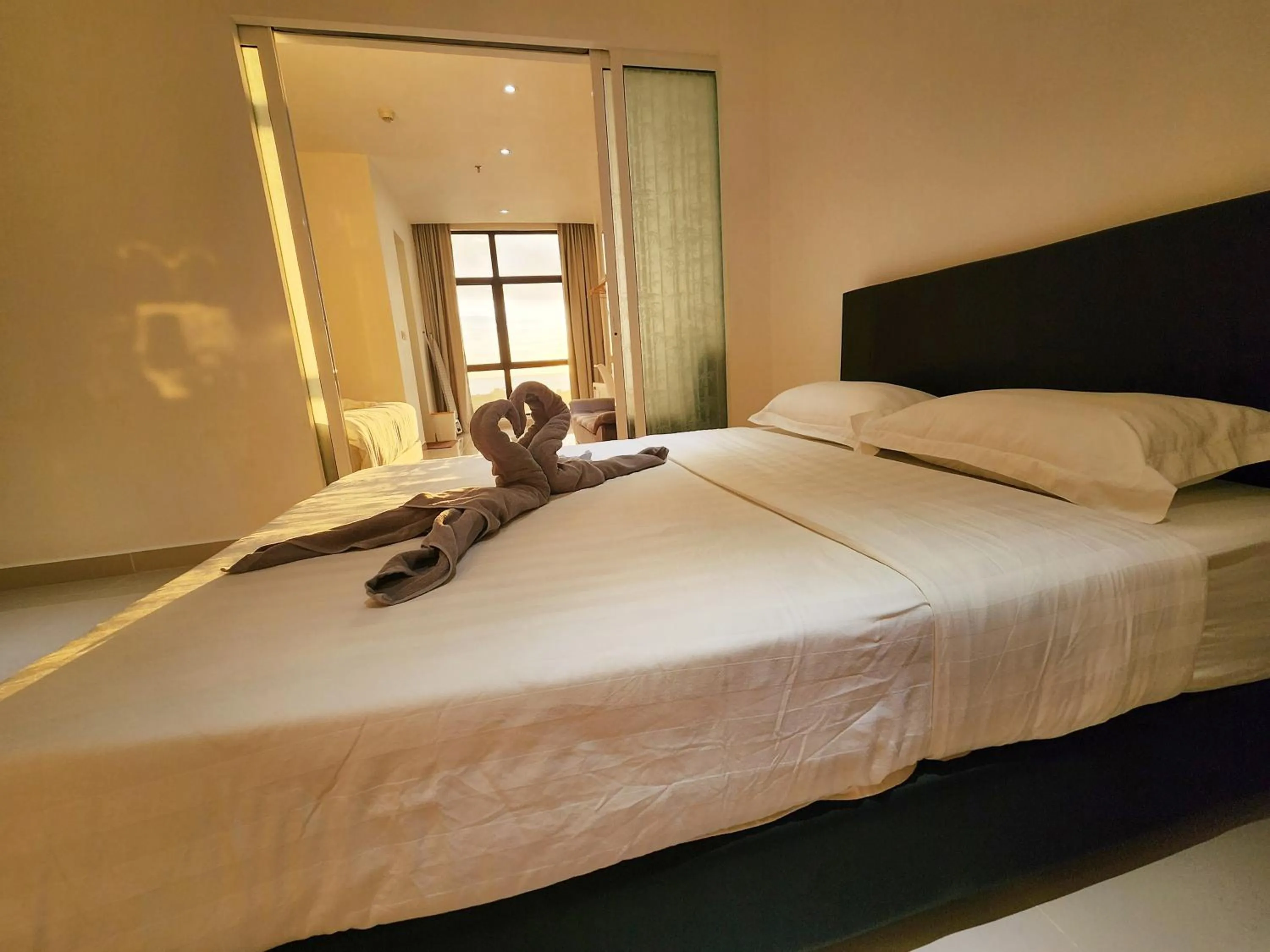 Bed in The Shore Kota Kinabalu City Centre by LW Suites