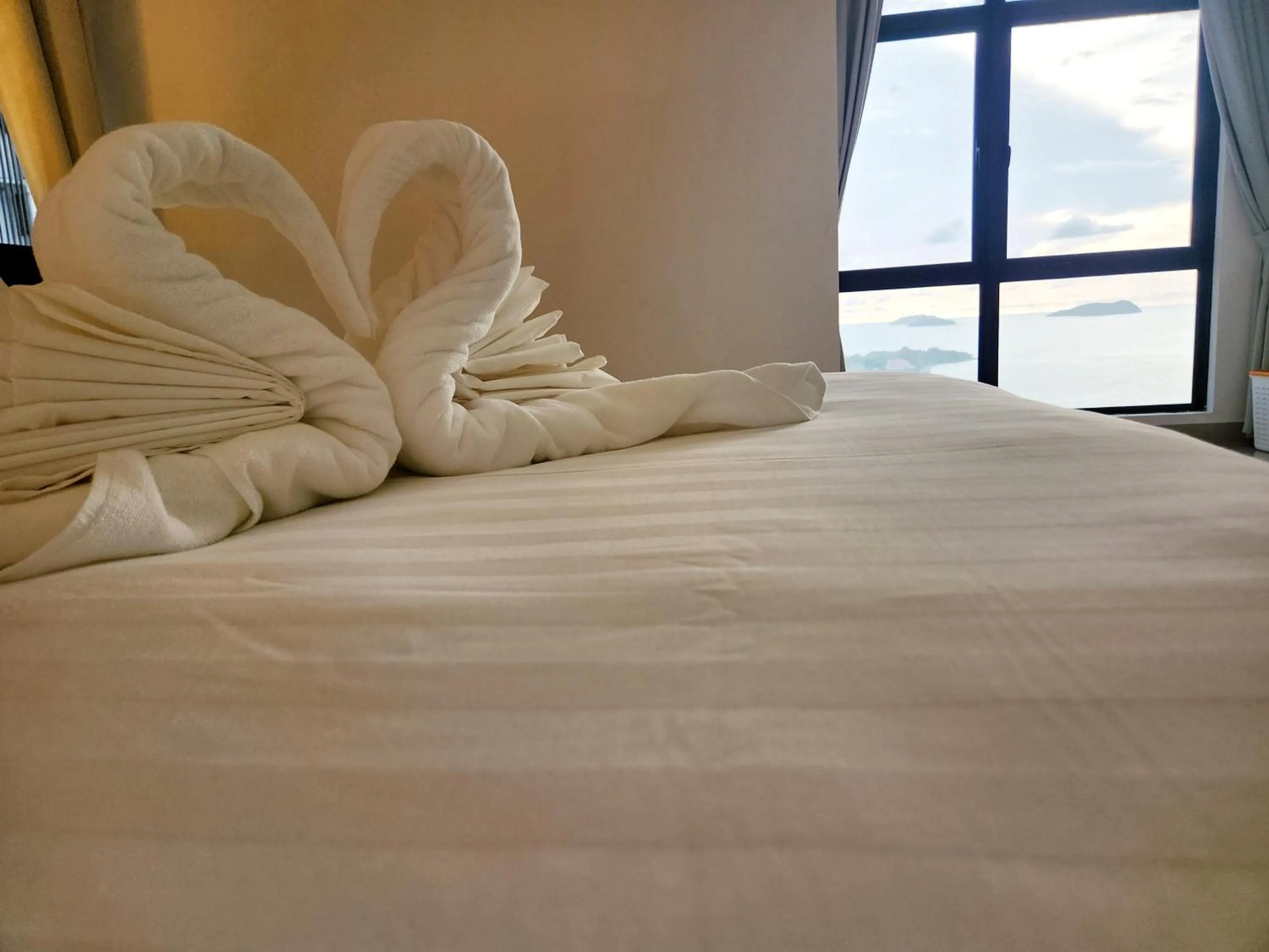 Bed in The Shore Kota Kinabalu City Centre by LW Suites