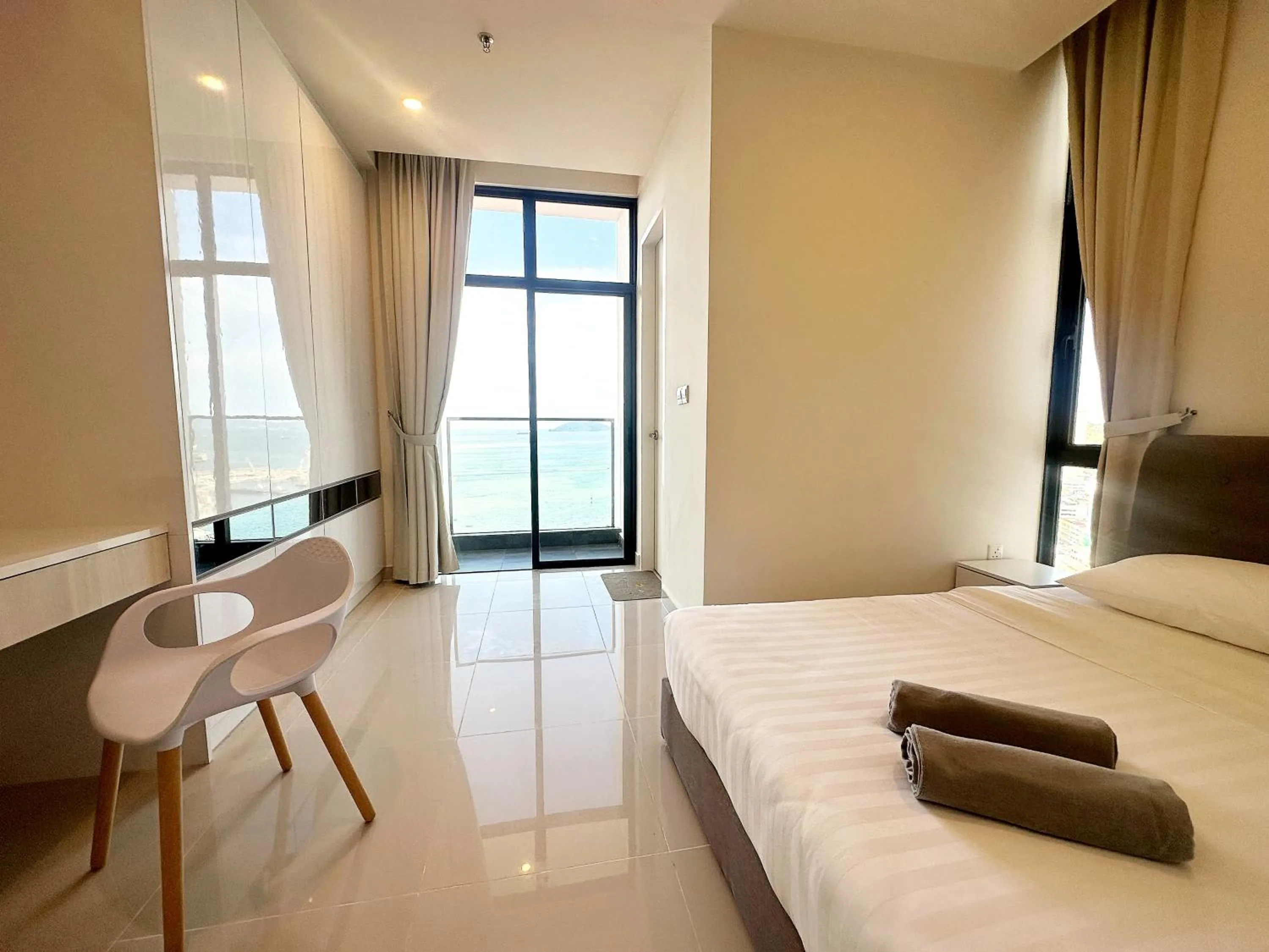 Bed in The Shore Kota Kinabalu City Centre by LW Suites