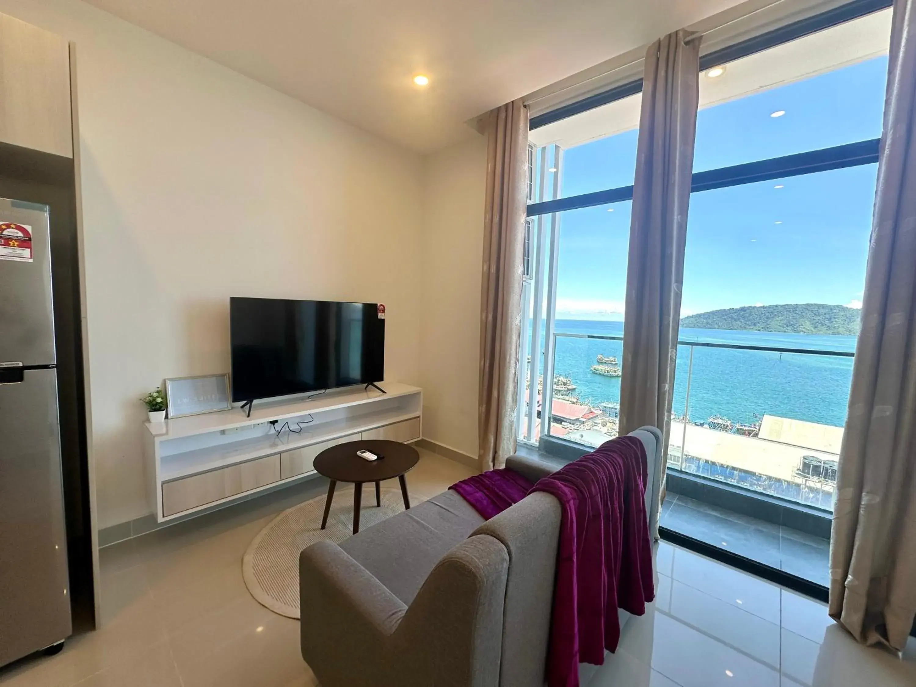 Superior Suite with Sea View in The Shore Kota Kinabalu City Centre by LW Suites Superior Suite with Sea View in The Shore Kota Kinabalu City Centre by LW Suites