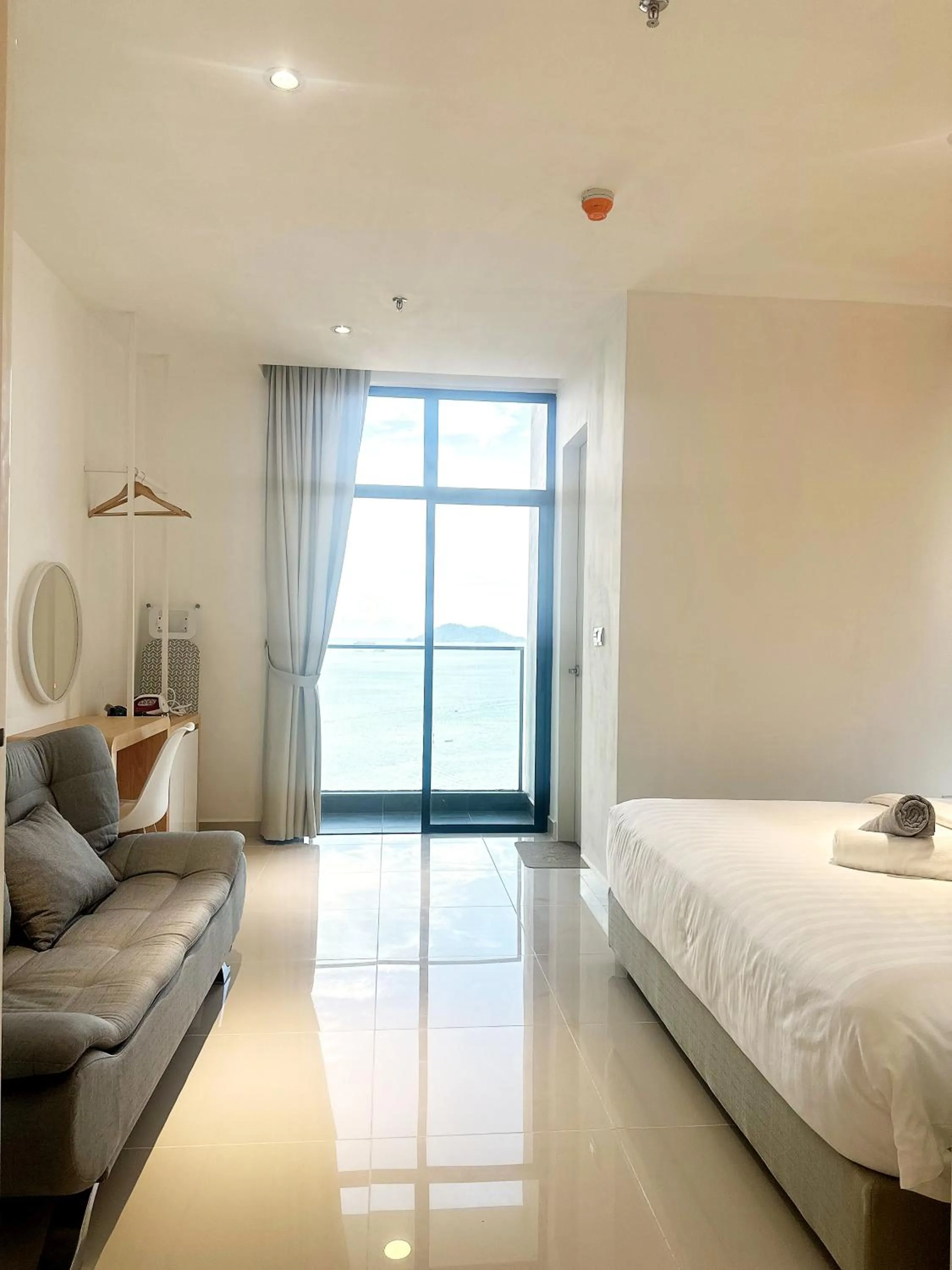 Bed in The Shore Kota Kinabalu City Centre by LW Suites