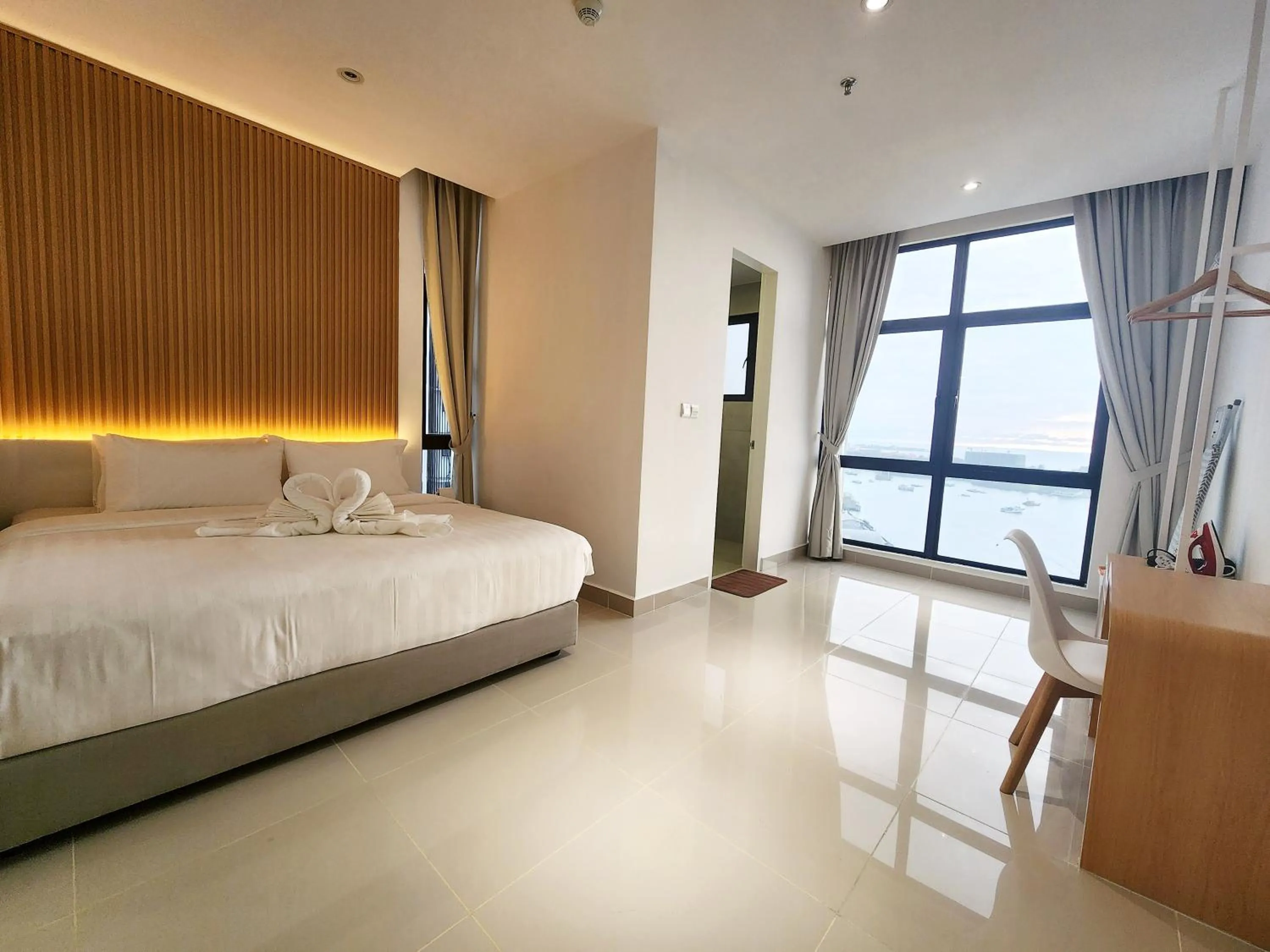 Bed in The Shore Kota Kinabalu City Centre by LW Suites