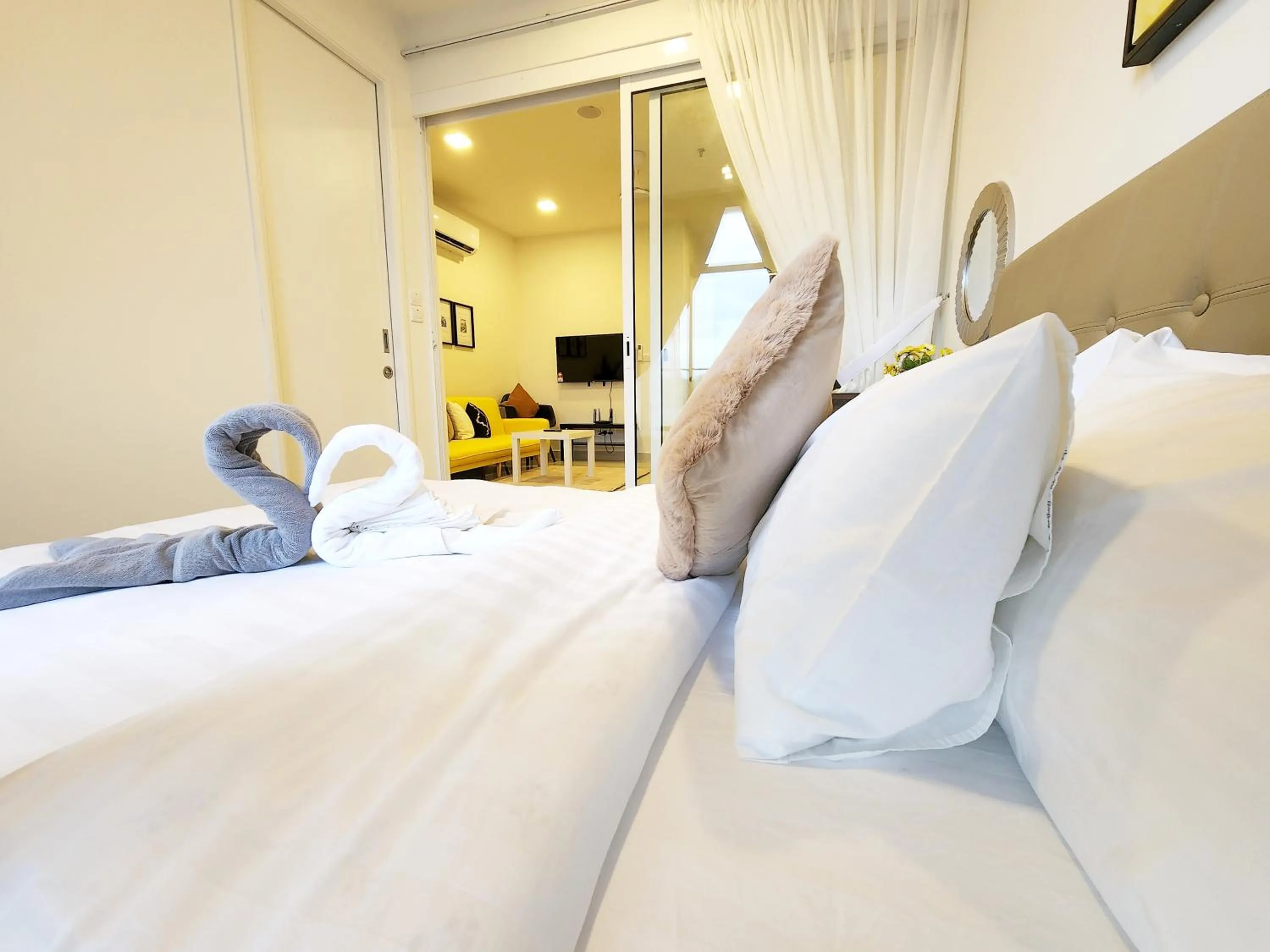 Bed in The Shore Kota Kinabalu City Centre by LW Suites