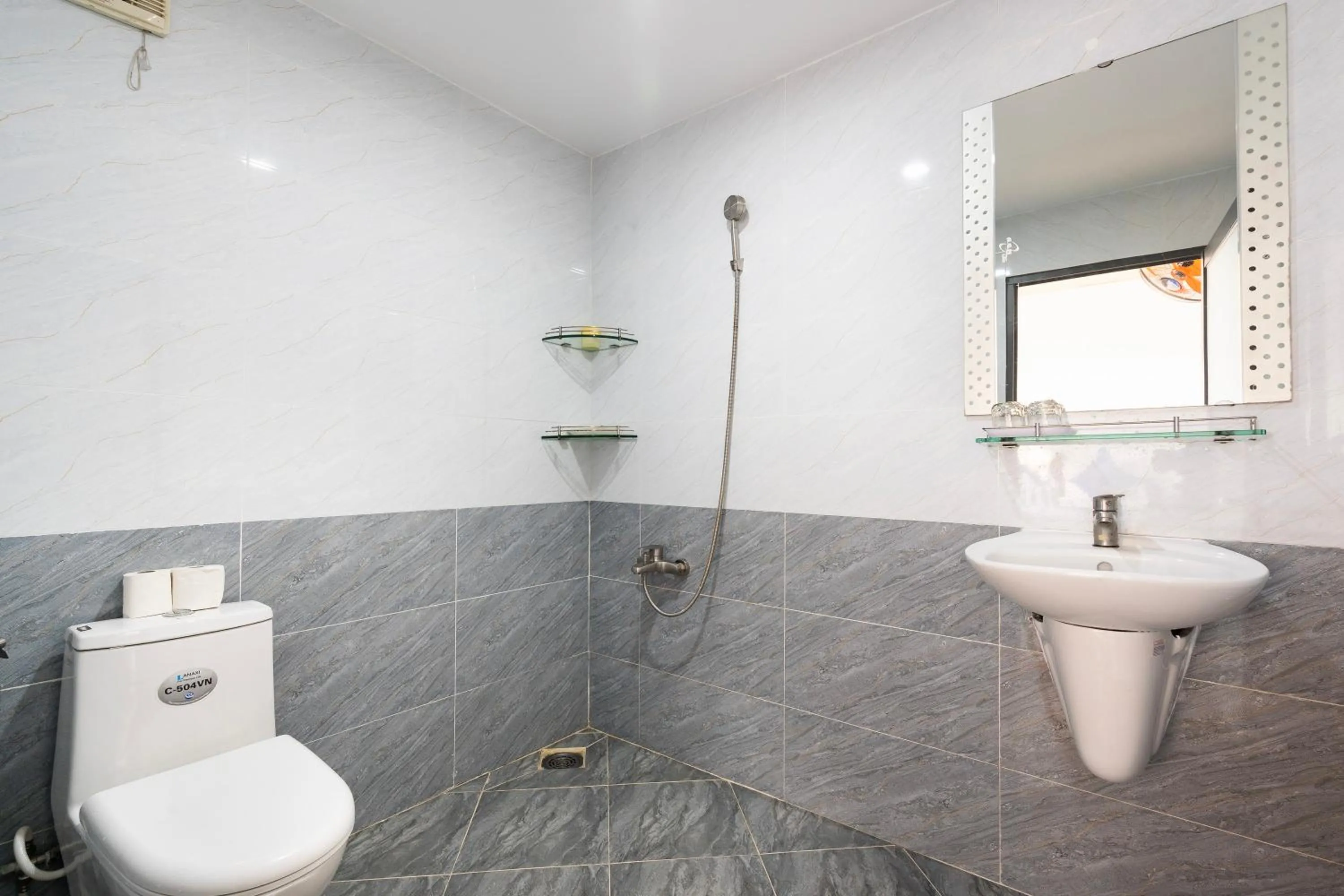 Bathroom in Khách Sạn Lộc Phát
