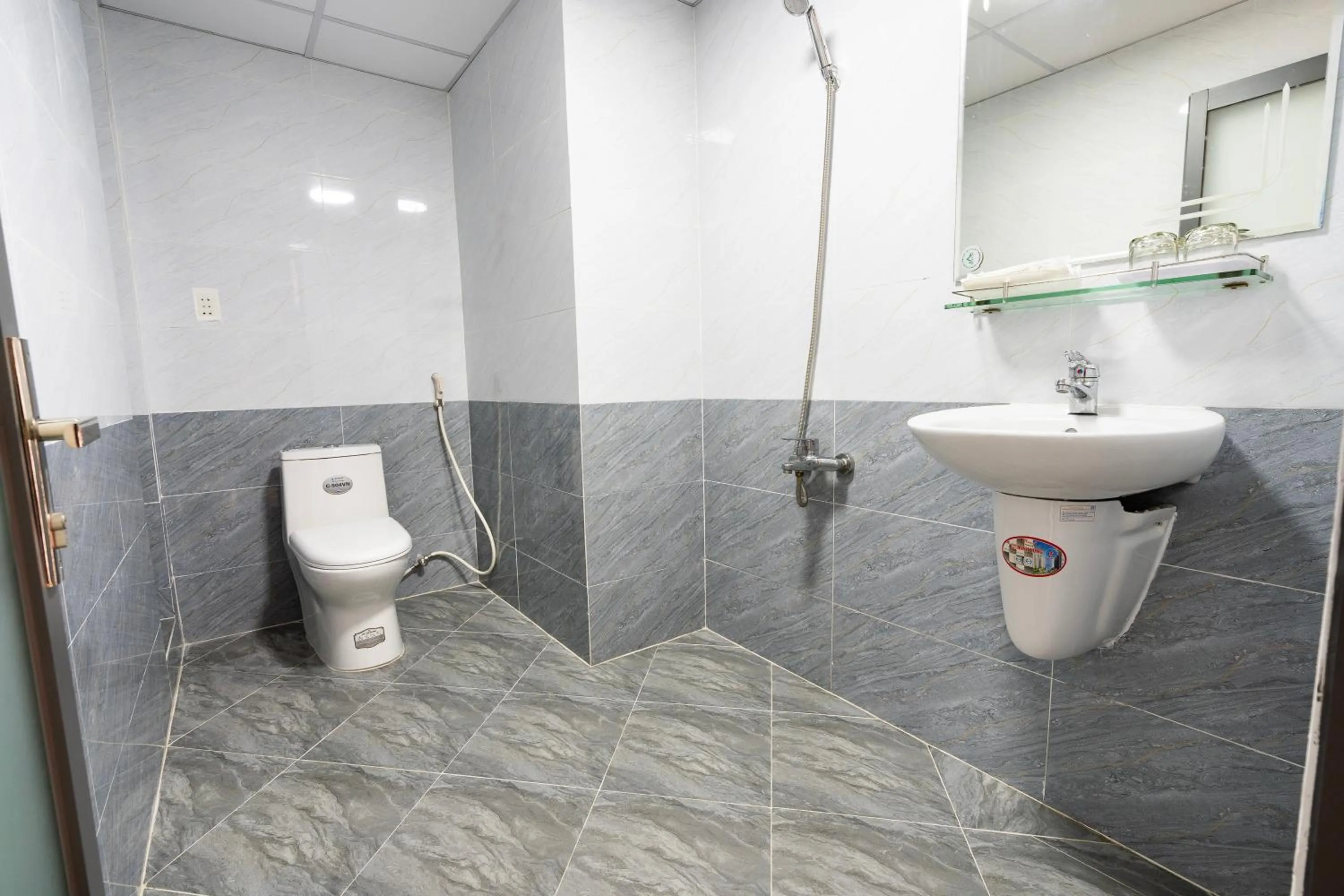 Toilet in Khách Sạn Lộc Phát