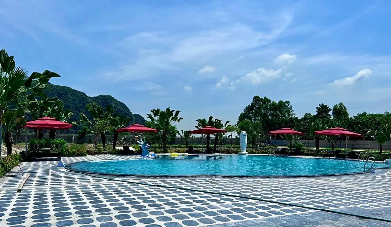 Swimming pool in Yen Nhi Hotel Ninh Binh