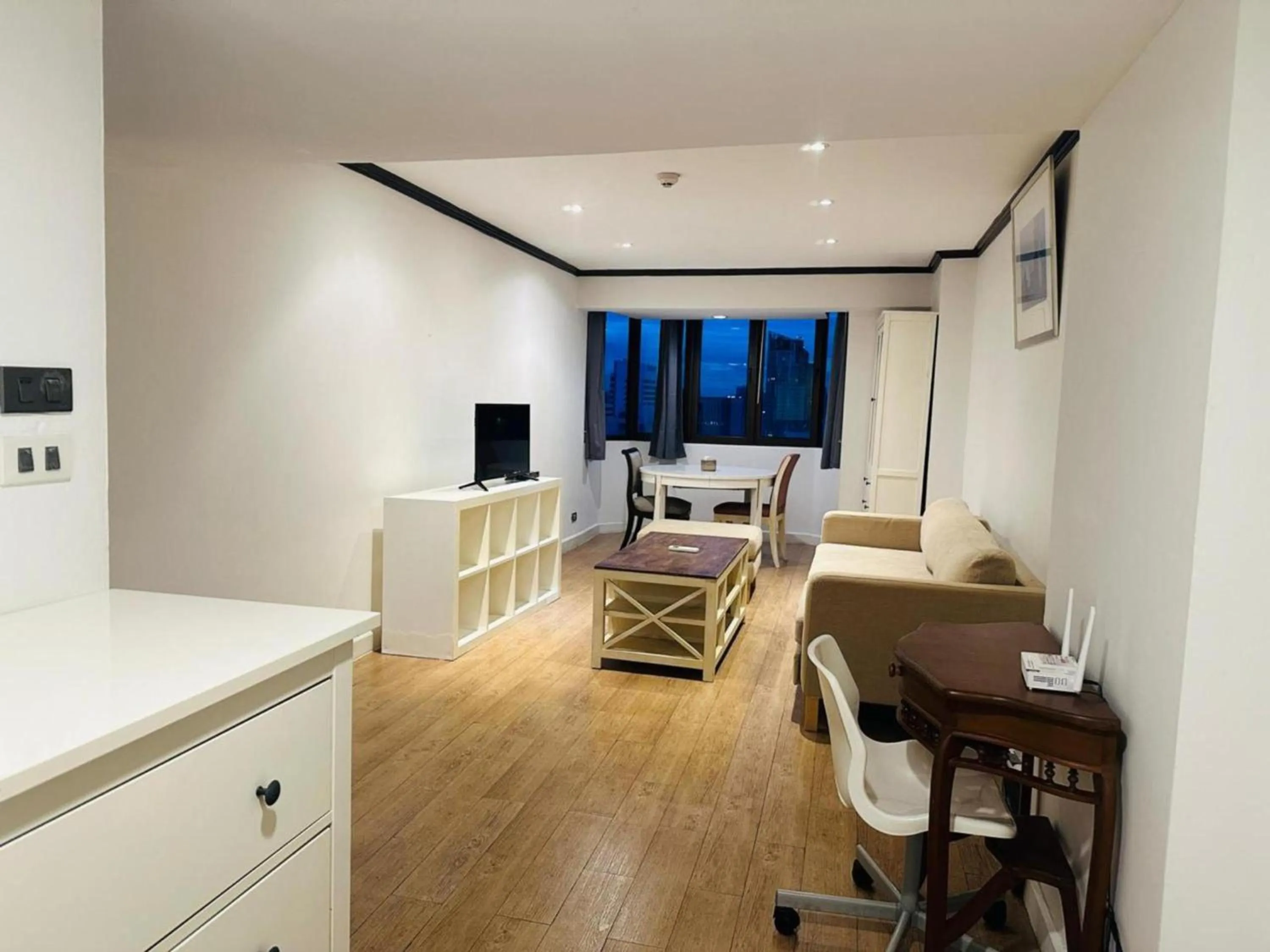 Living room, Bed in Omni Tower Cozy Apartments by Direct Rooms