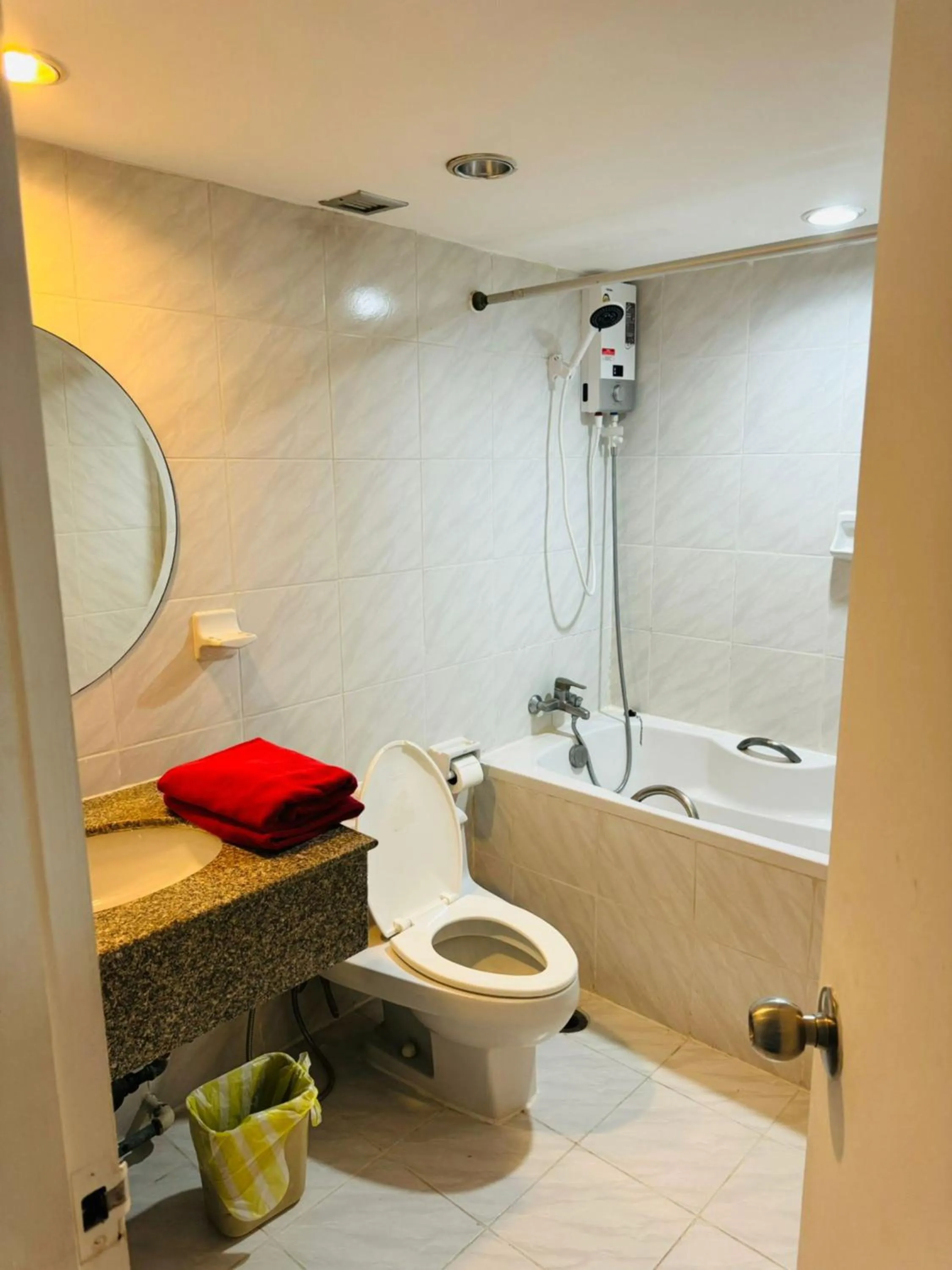 Shower in Omni Tower Cozy Apartments by Direct Rooms