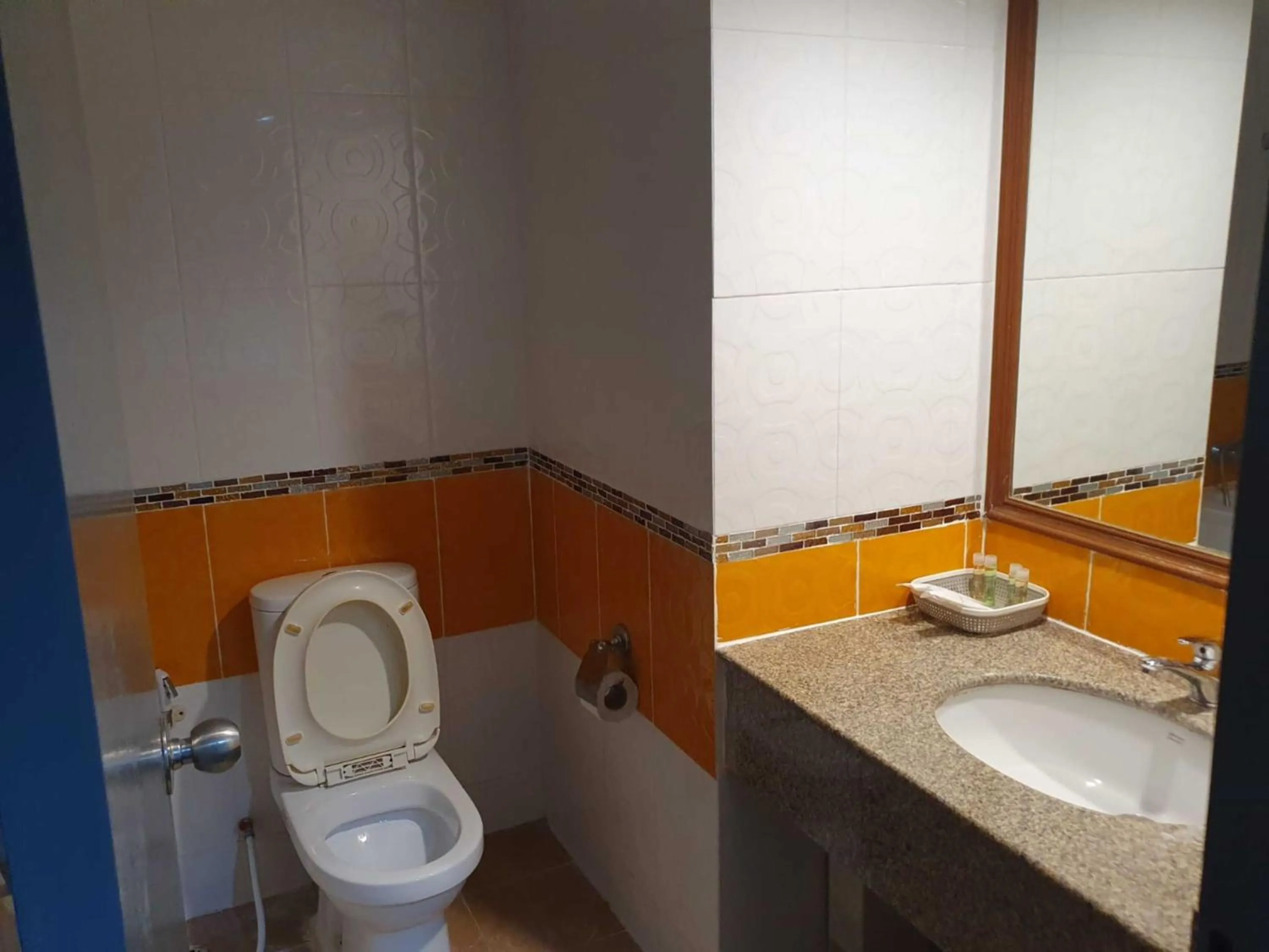 Toilet in Omni Tower Cozy Apartments by Direct Rooms