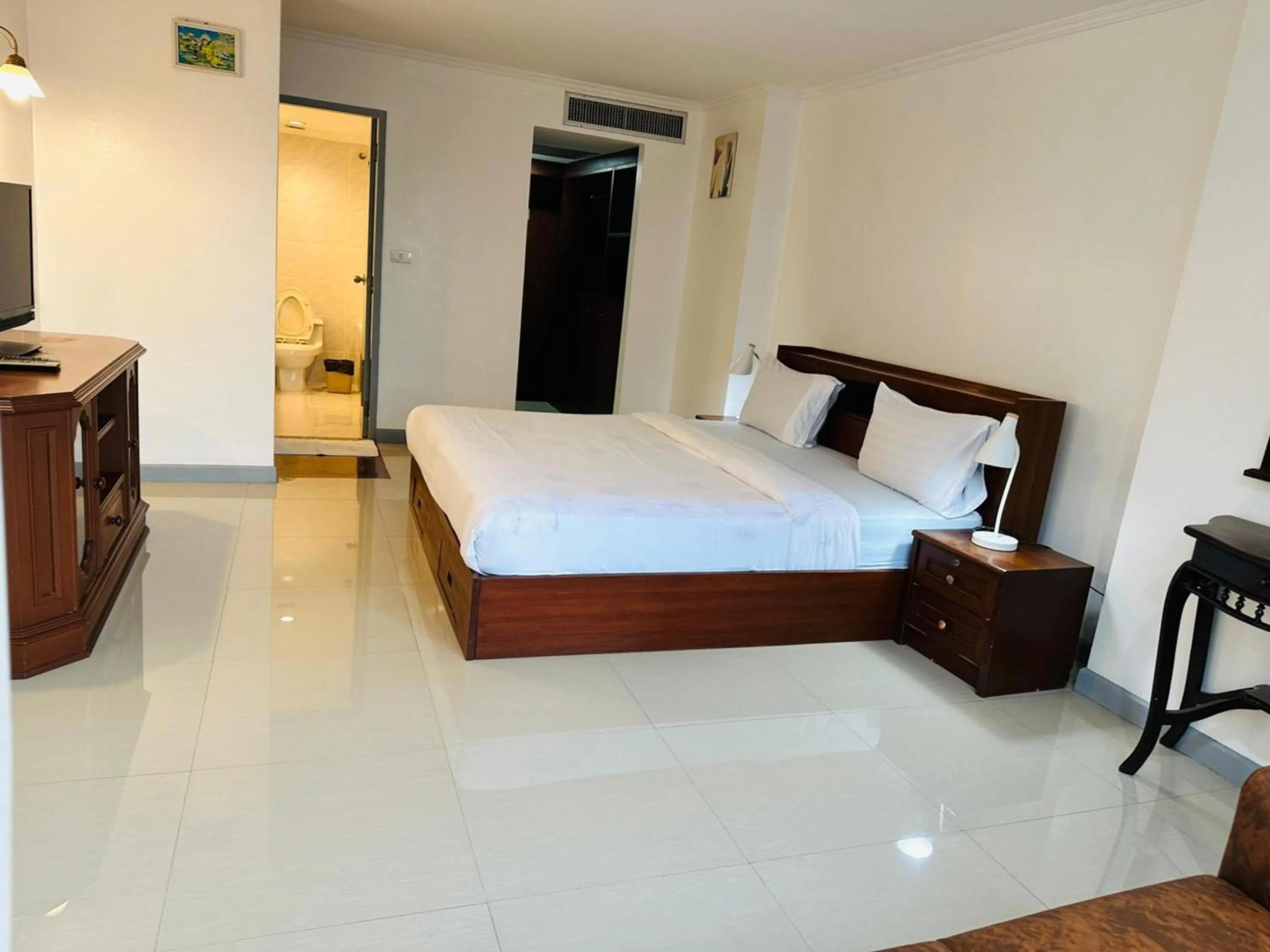 Bedroom, Bed in Omni Tower Cozy Apartments by Direct Rooms