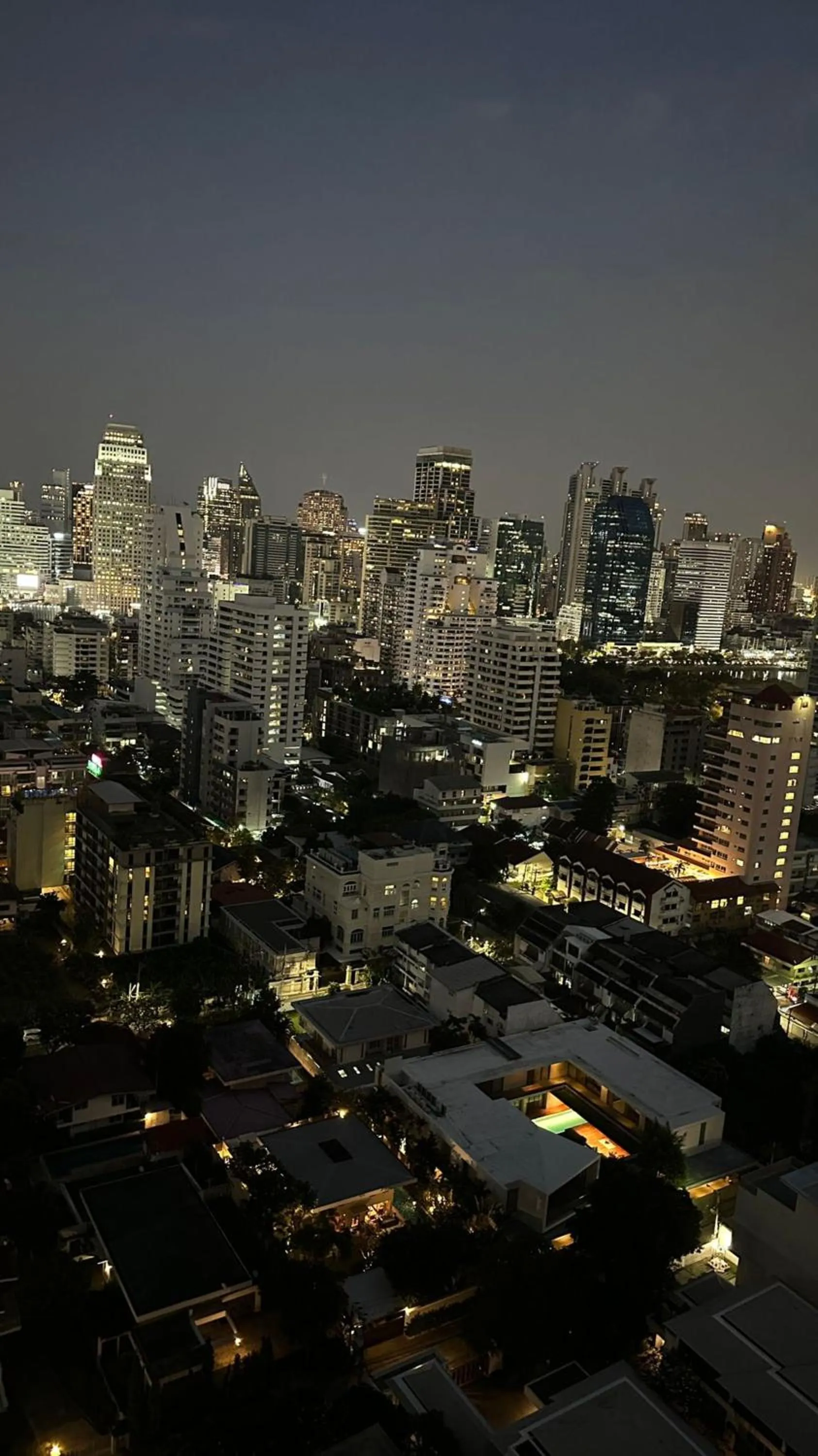 City view in Omni Tower Cozy Apartments by Direct Rooms