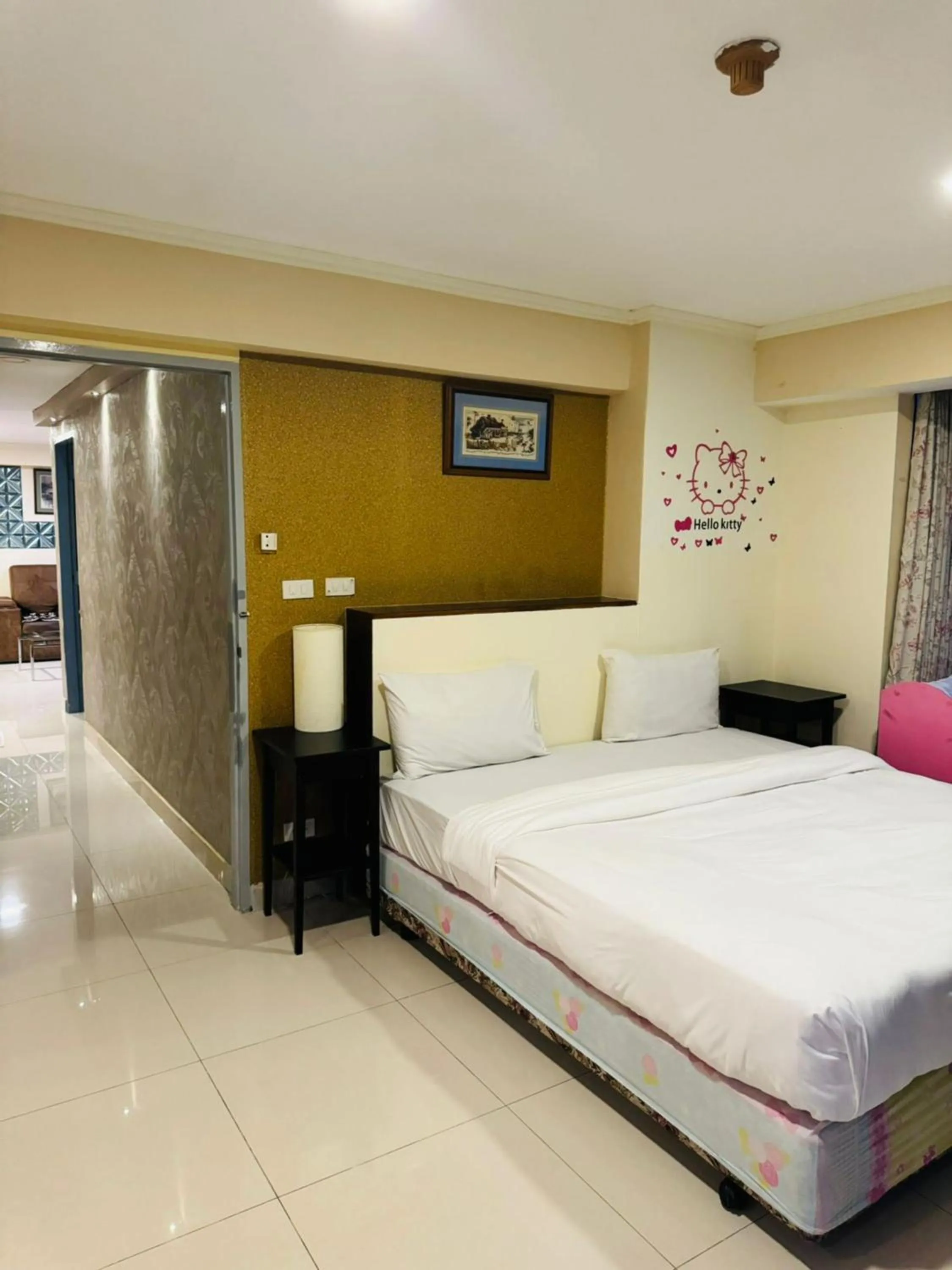 Bed in Omni Tower Cozy Apartments by Direct Rooms