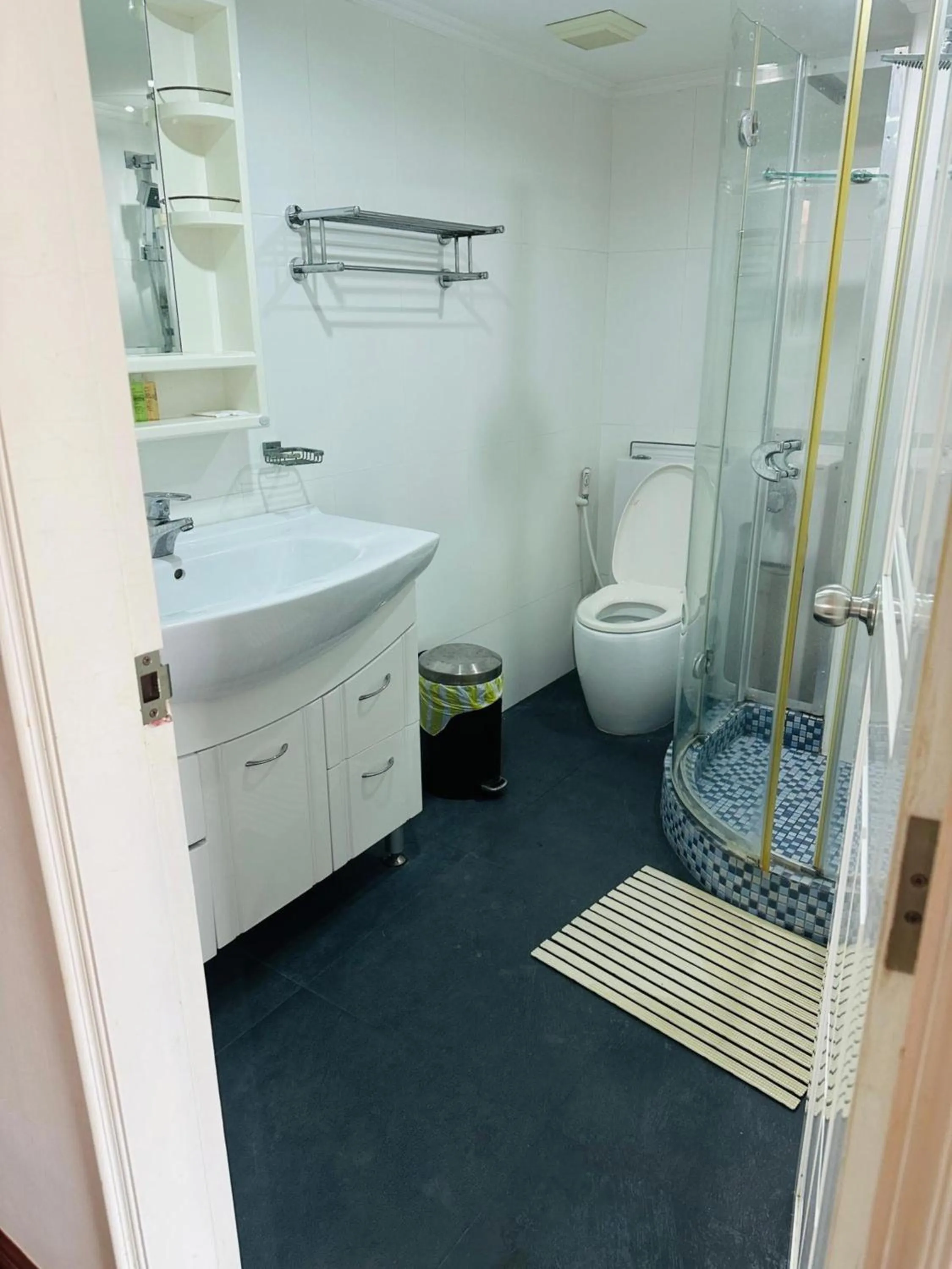 Shower in Omni Tower Cozy Apartments by Direct Rooms