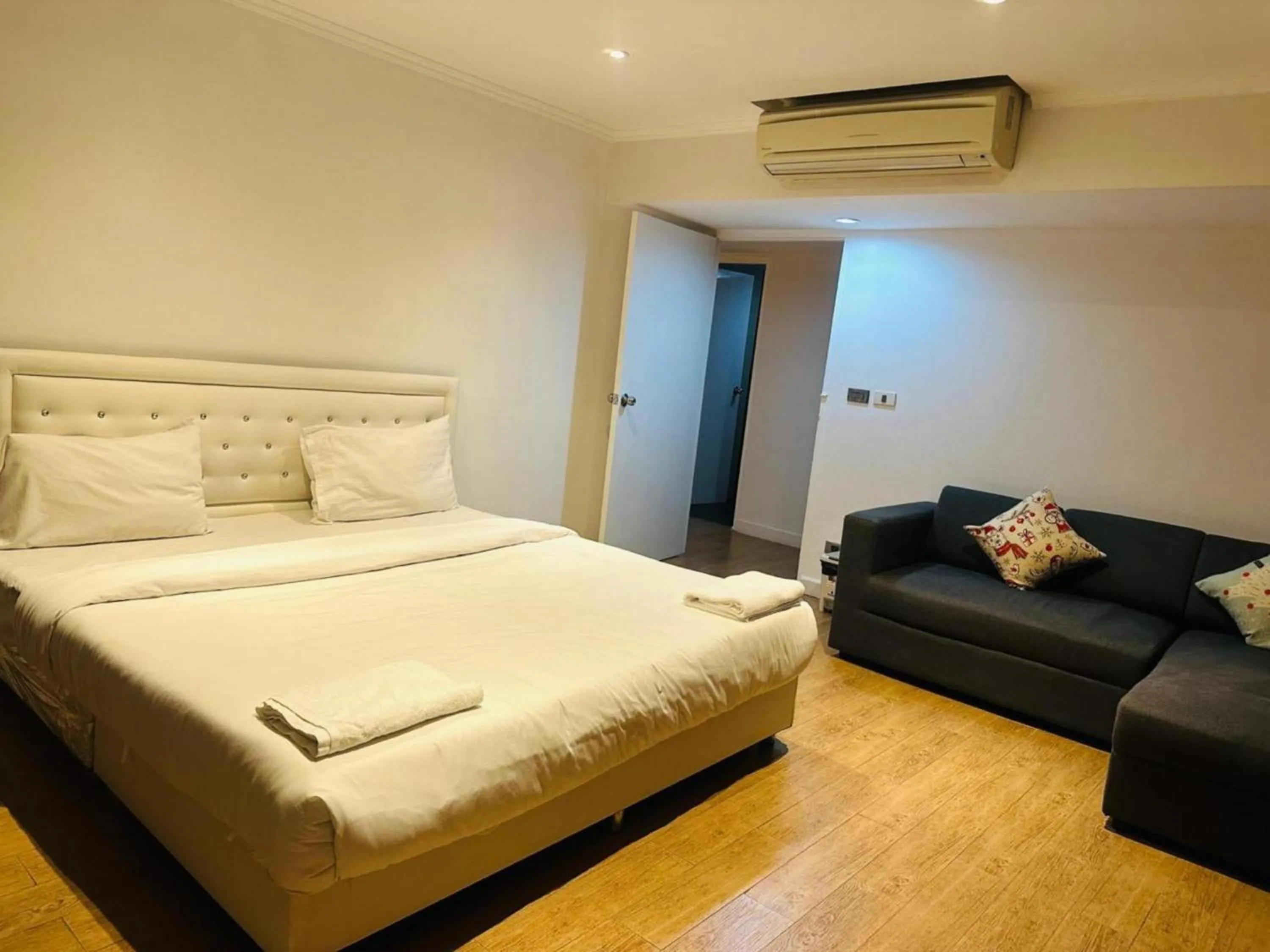 Bed in Omni Tower Cozy Apartments by Direct Rooms