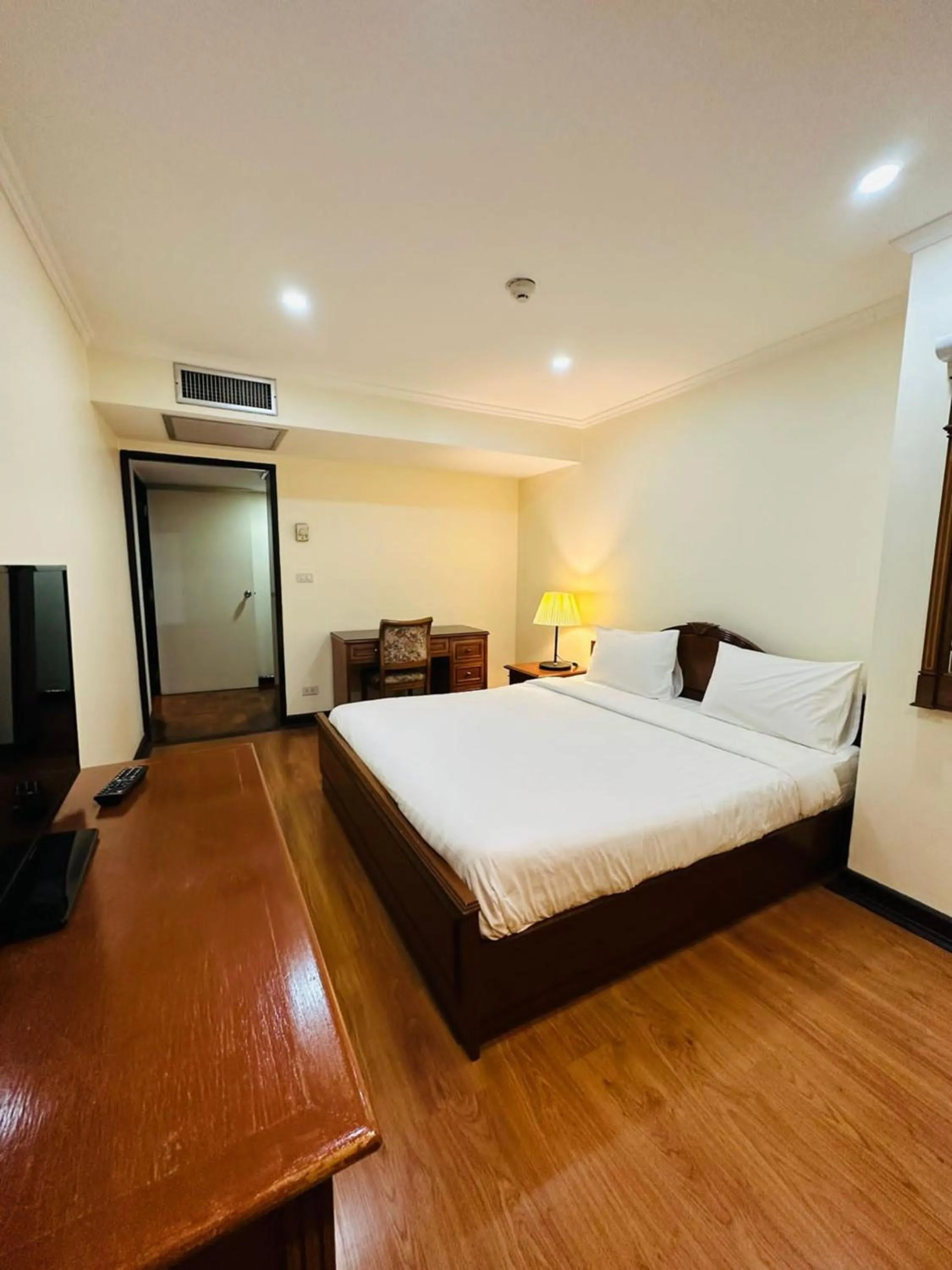 Bedroom, Bed in Omni Tower Cozy Apartments by Direct Rooms