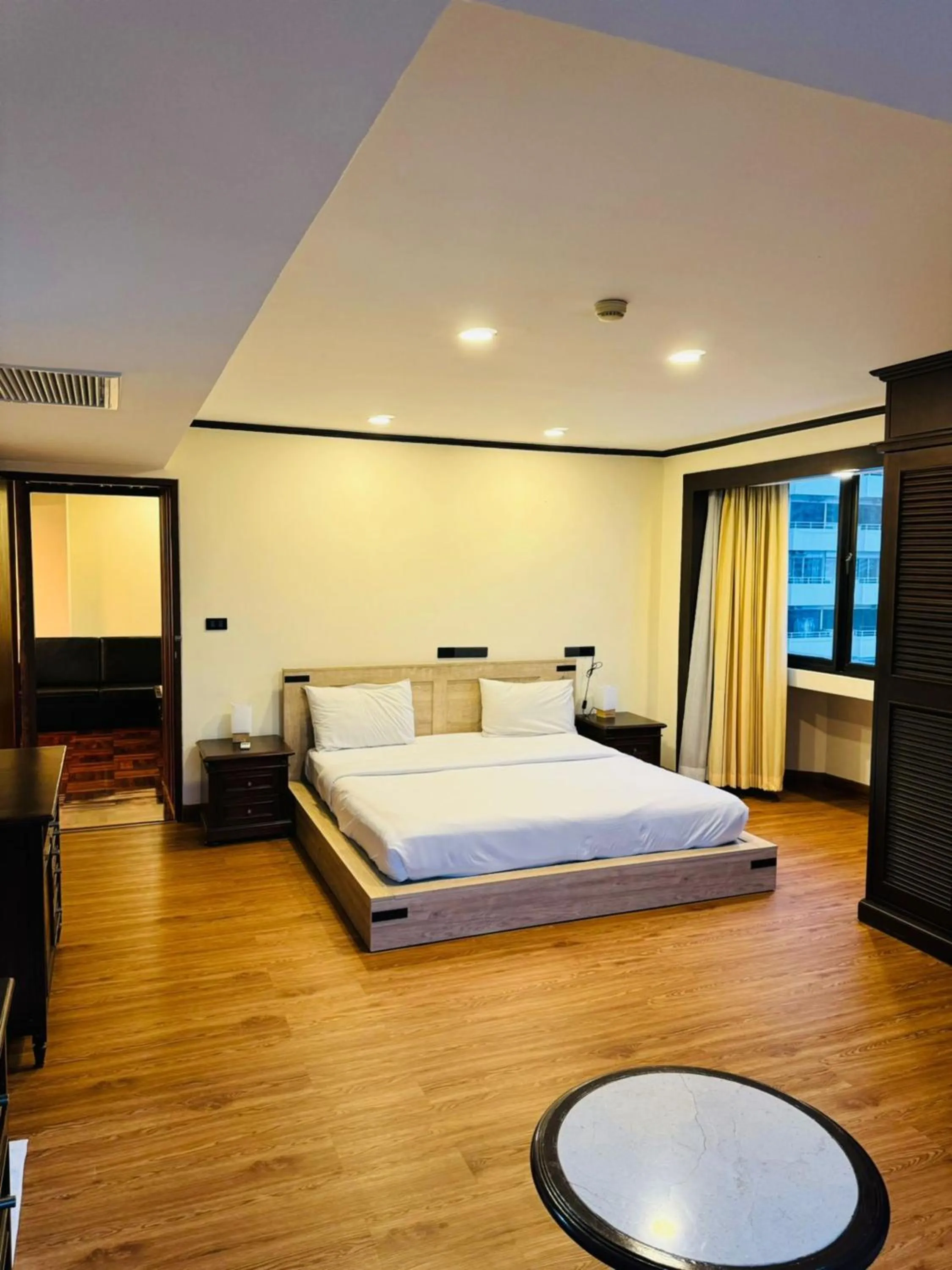 TV and multimedia, Bed in Omni Tower Cozy Apartments by Direct Rooms