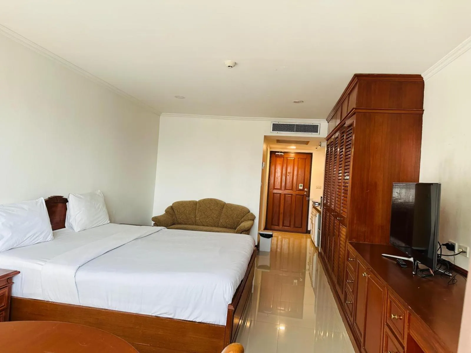 Bedroom, Bed in Omni Tower Cozy Apartments by Direct Rooms