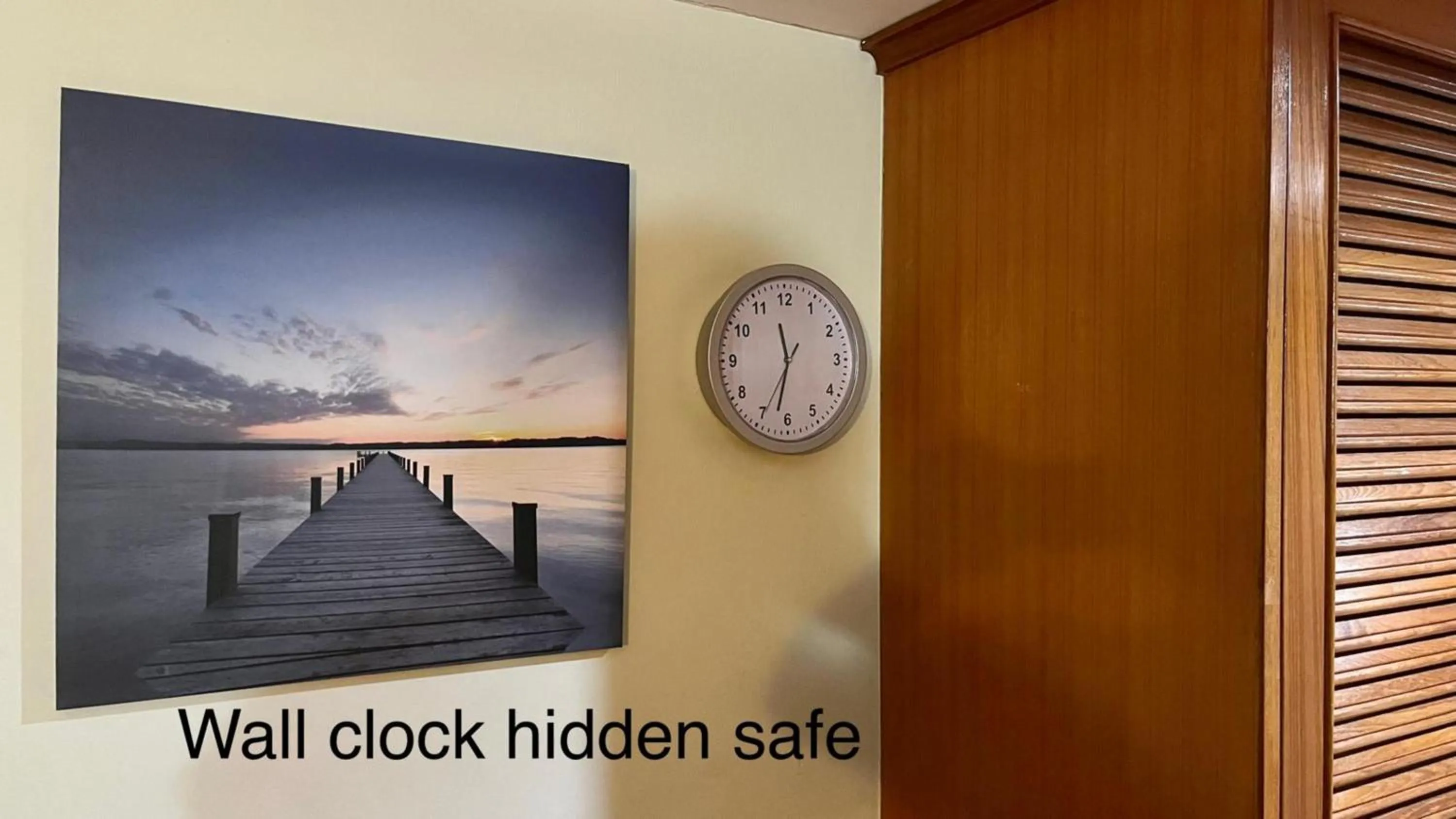 Decorative detail in Omni Tower Cozy Apartments by Direct Rooms