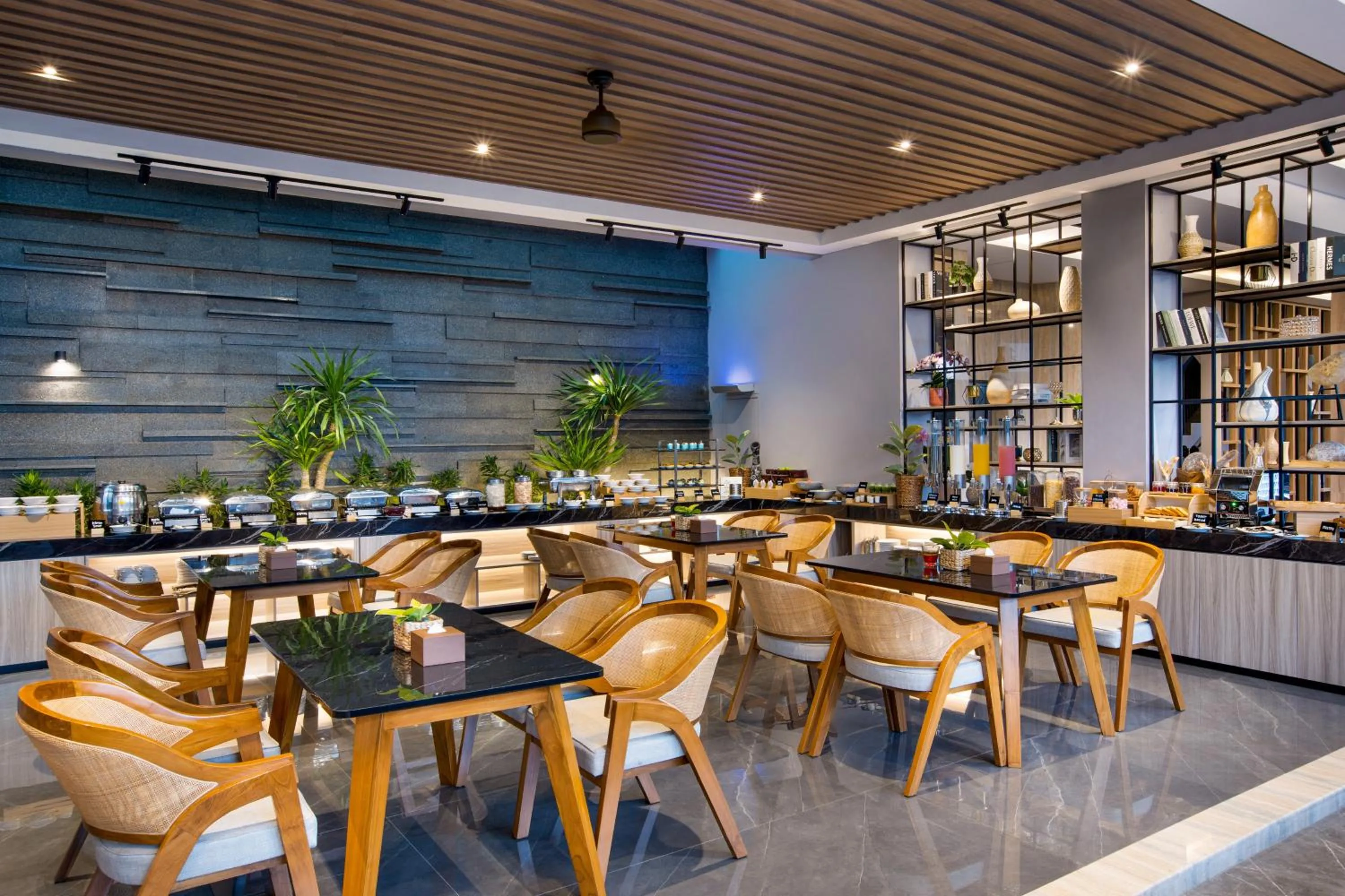 Restaurant/places to eat in Kinaralana Hotel Yogyakarta