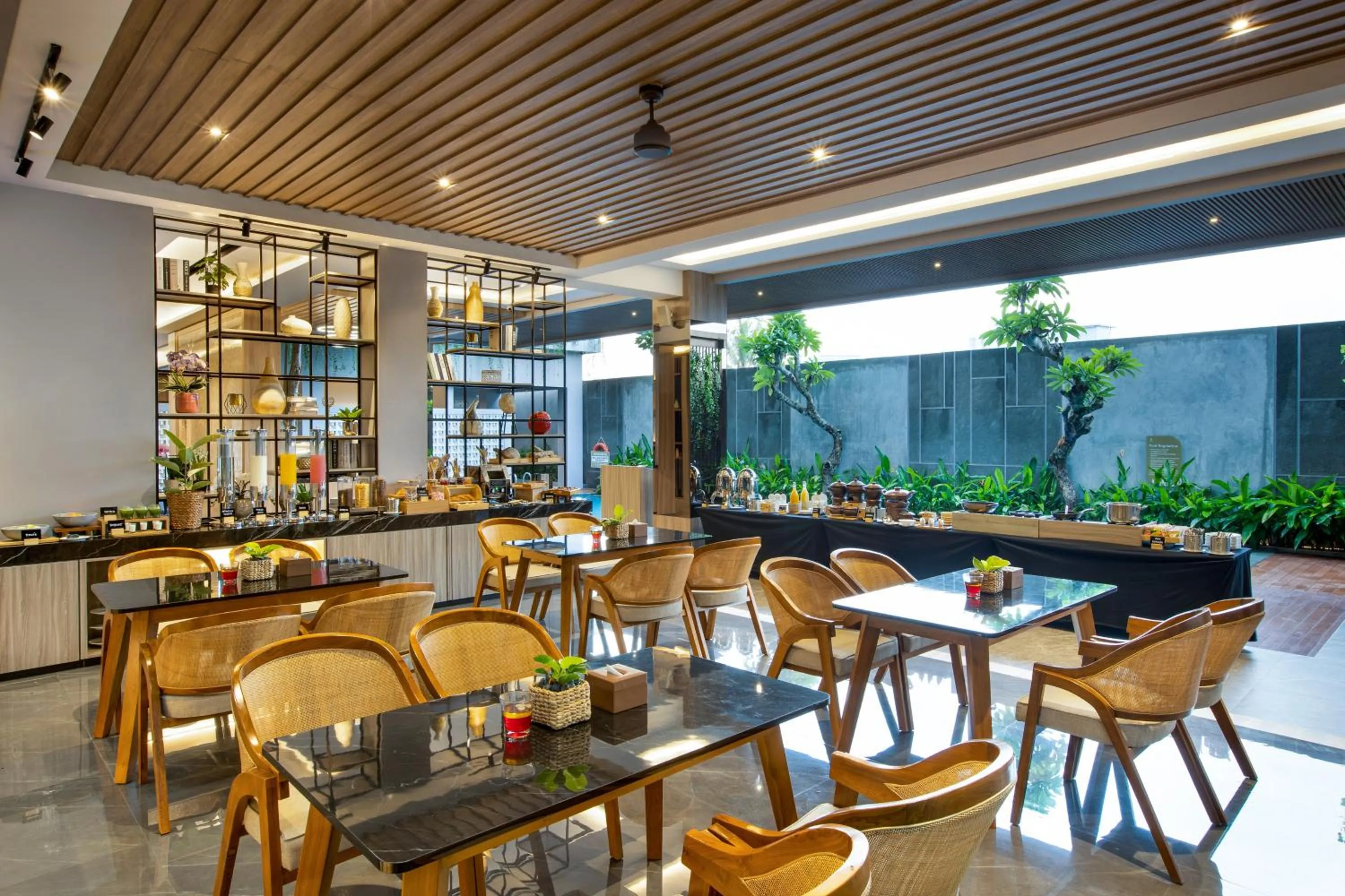 Restaurant/places to eat in Kinaralana Hotel Yogyakarta