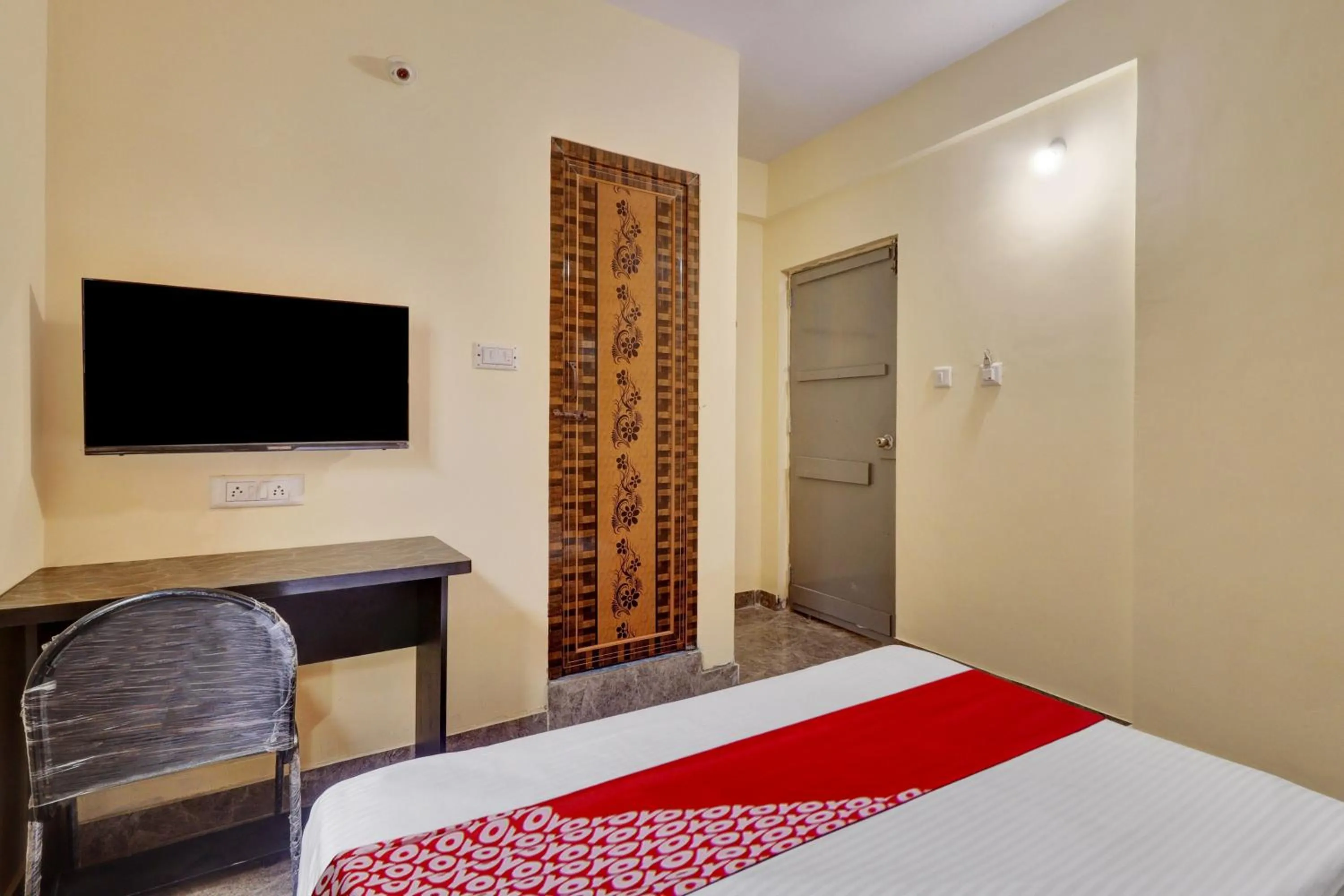 Bedroom, Bed in Hotel O PALMS INN ROOMS