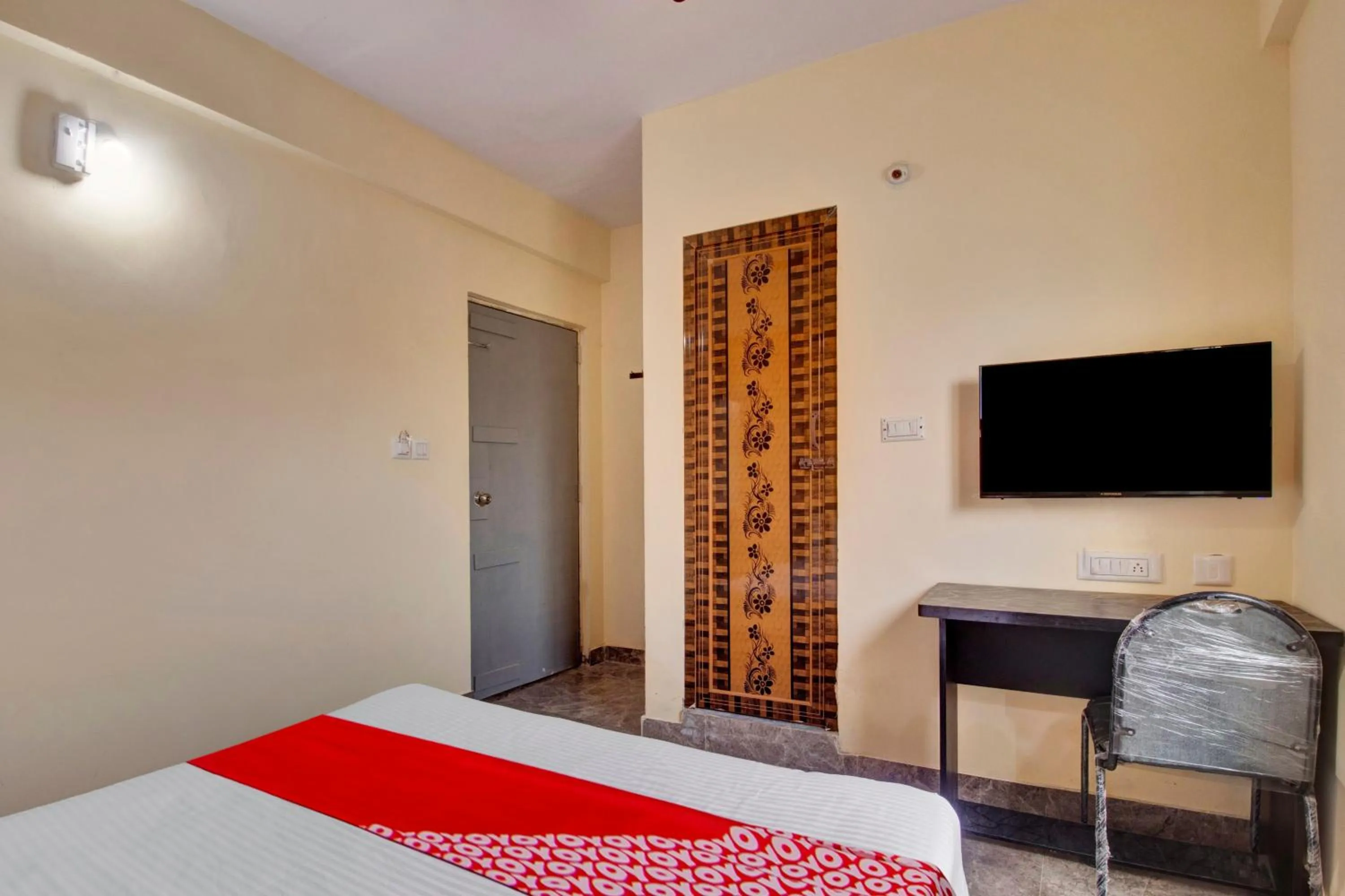 Bedroom, Bed in Hotel O PALMS INN ROOMS