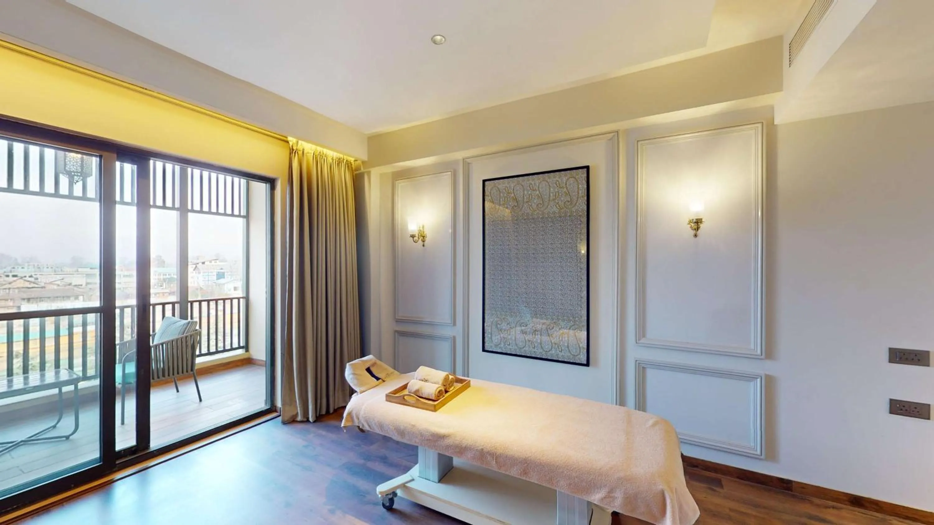 Photo of the whole room, Bed in Radisson Collection Hotel & Spa, Riverfront Srinagar