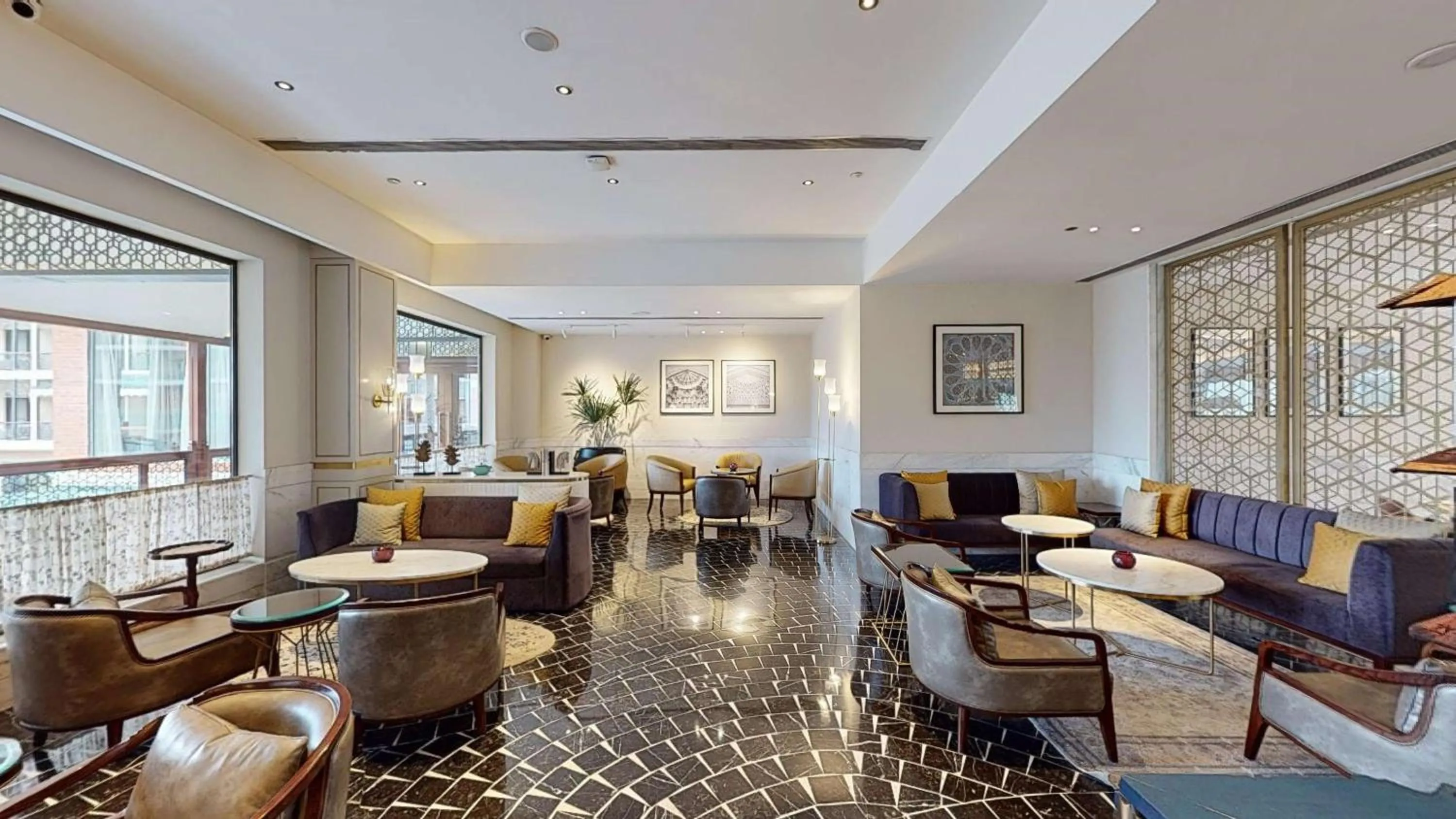 Lounge or bar in Radisson Collection Hotel & Spa, Riverfront Srinagar