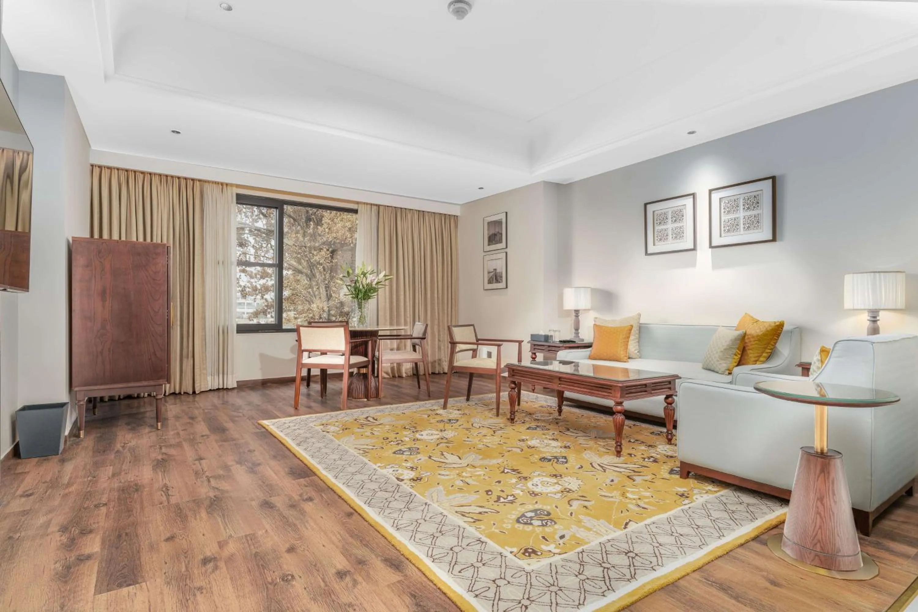 Living room in Radisson Collection Hotel & Spa, Riverfront Srinagar