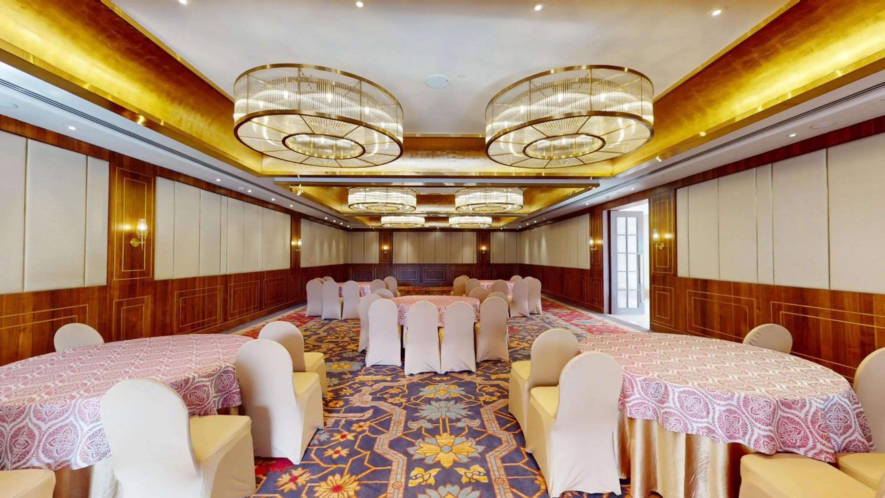 Meeting/conference room in Radisson Collection Hotel & Spa, Riverfront Srinagar