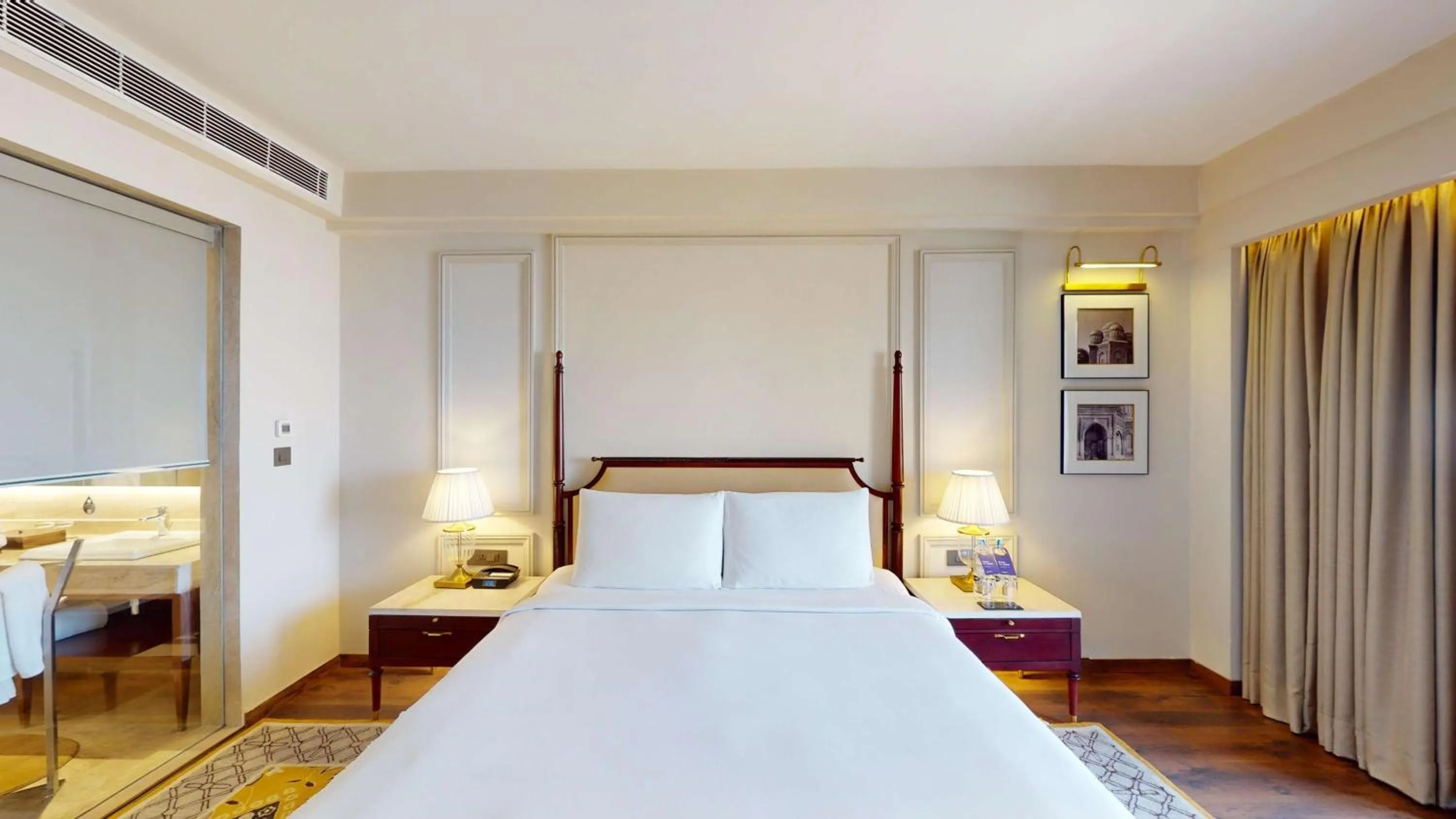 Photo of the whole room, Bed in Radisson Collection Hotel & Spa, Riverfront Srinagar