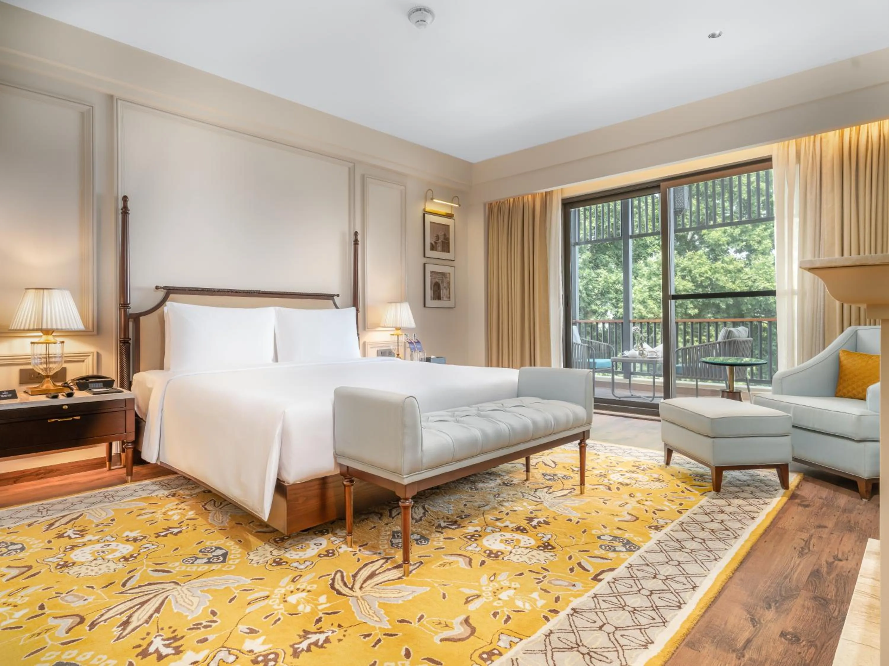 Photo of the whole room, Bed in Radisson Collection Hotel & Spa, Riverfront Srinagar