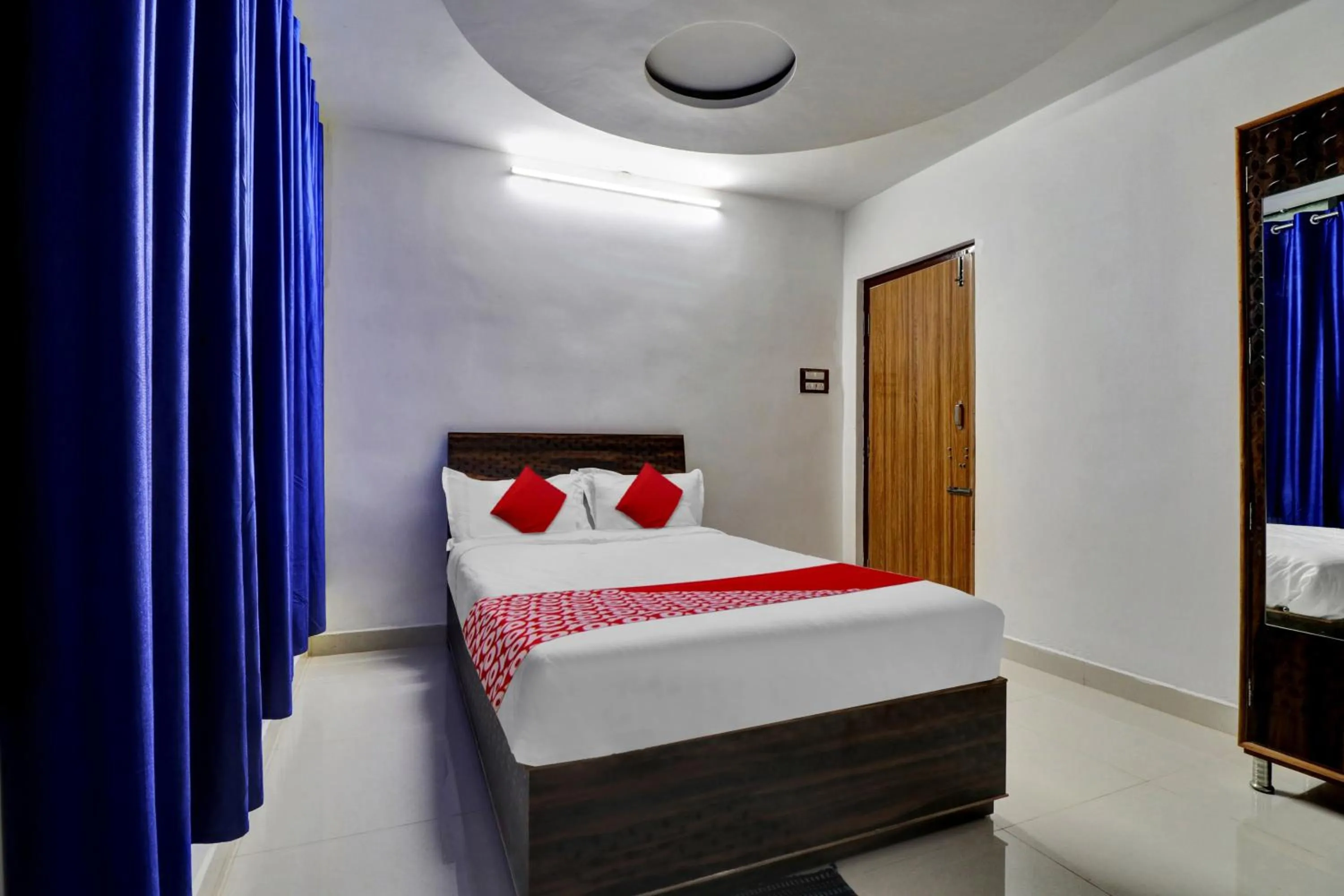 Bedroom, Bed in Hotel O SESHADRI HOMESTAY