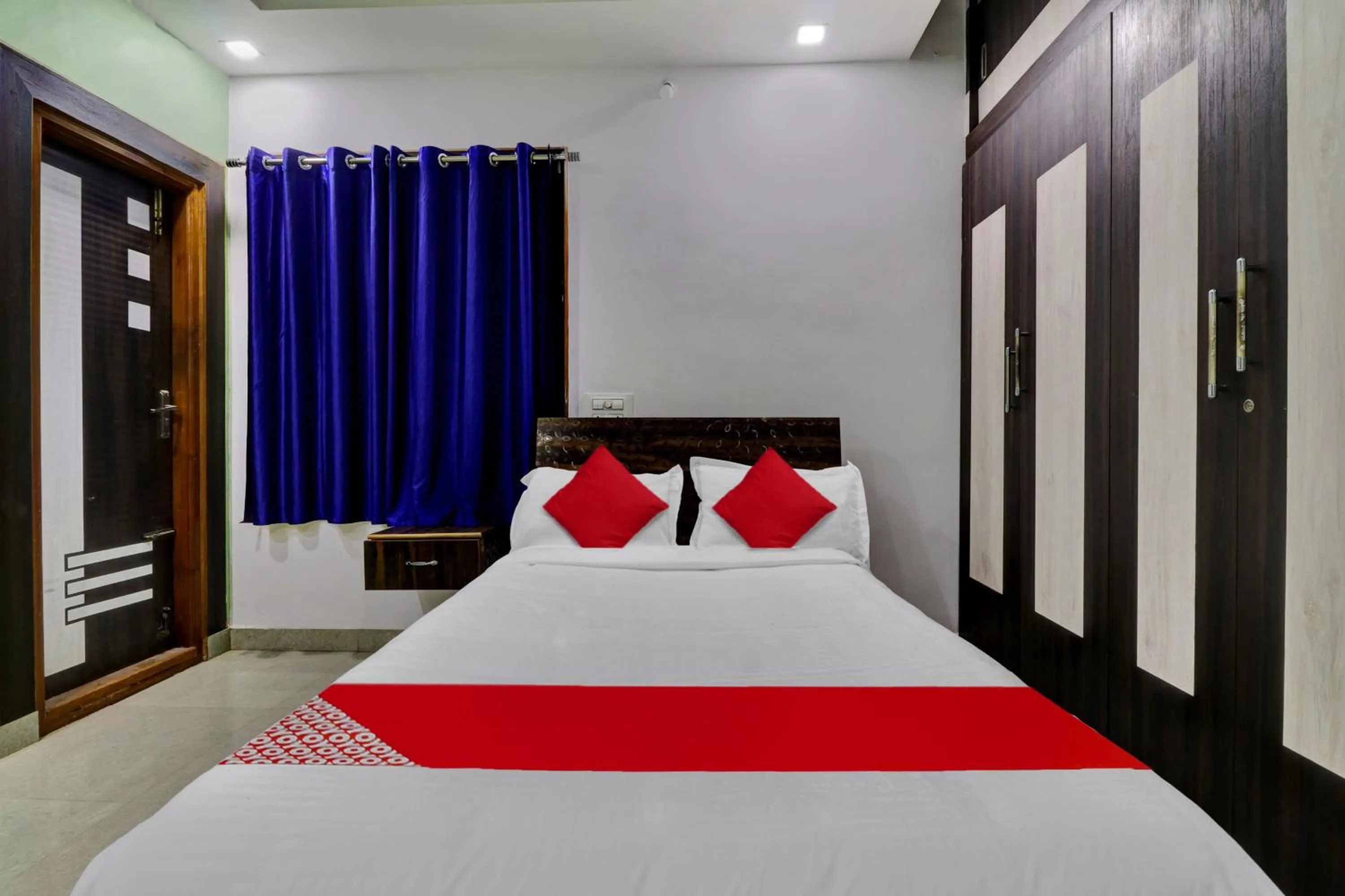 Bedroom, Bed in Hotel O SESHADRI HOMESTAY