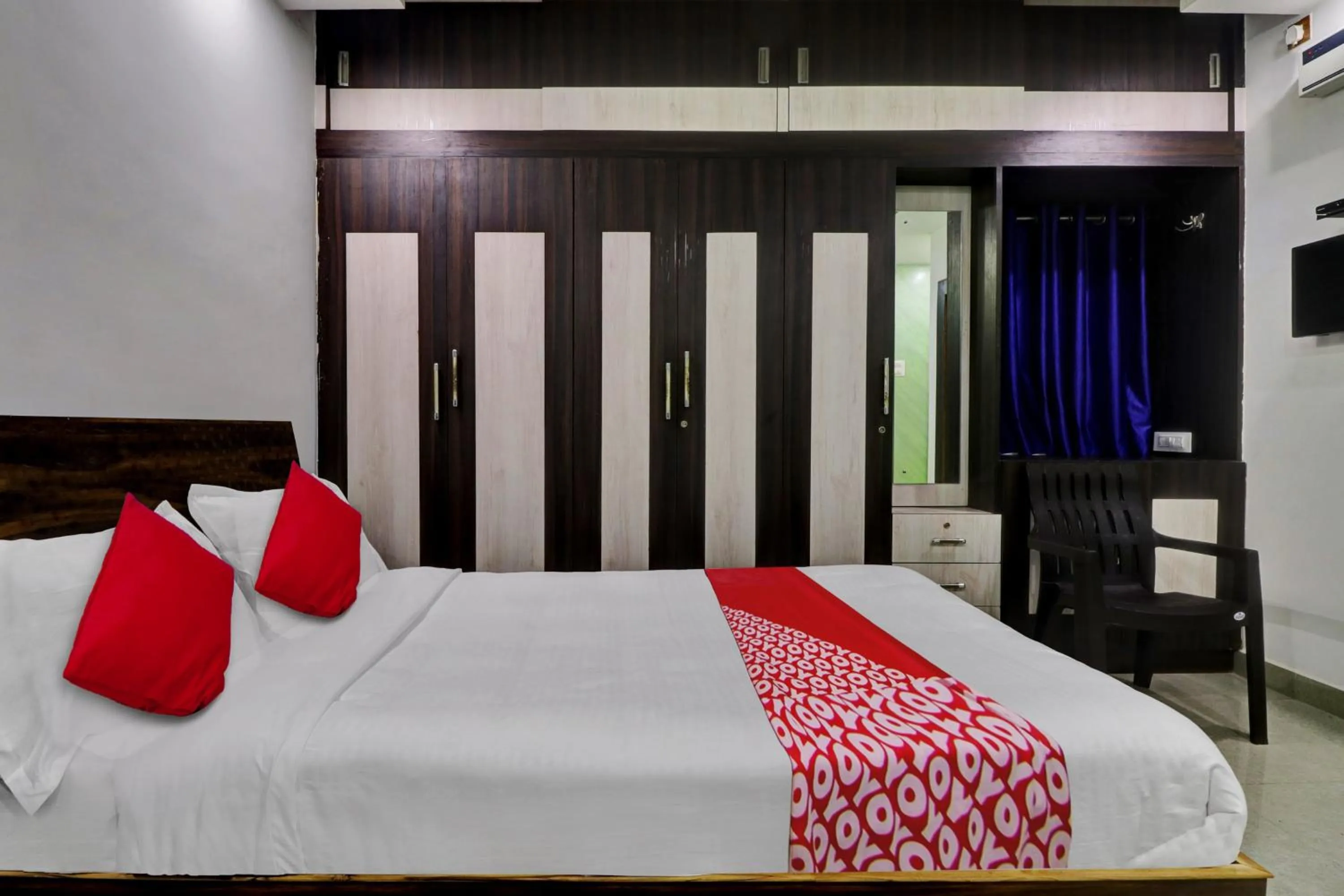 Bedroom, Bed in Hotel O SESHADRI HOMESTAY