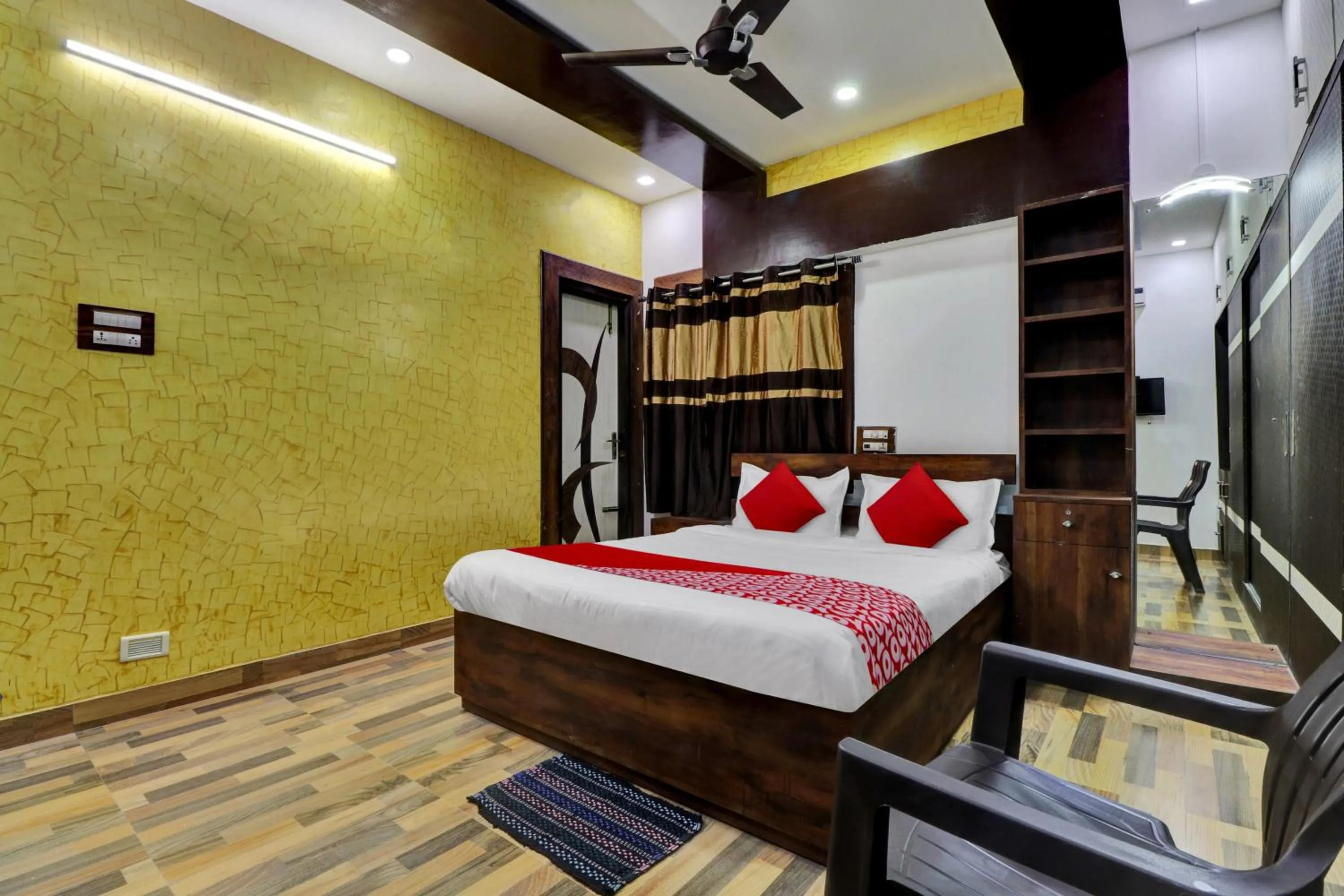 Bedroom, Bed in Hotel O SESHADRI HOMESTAY