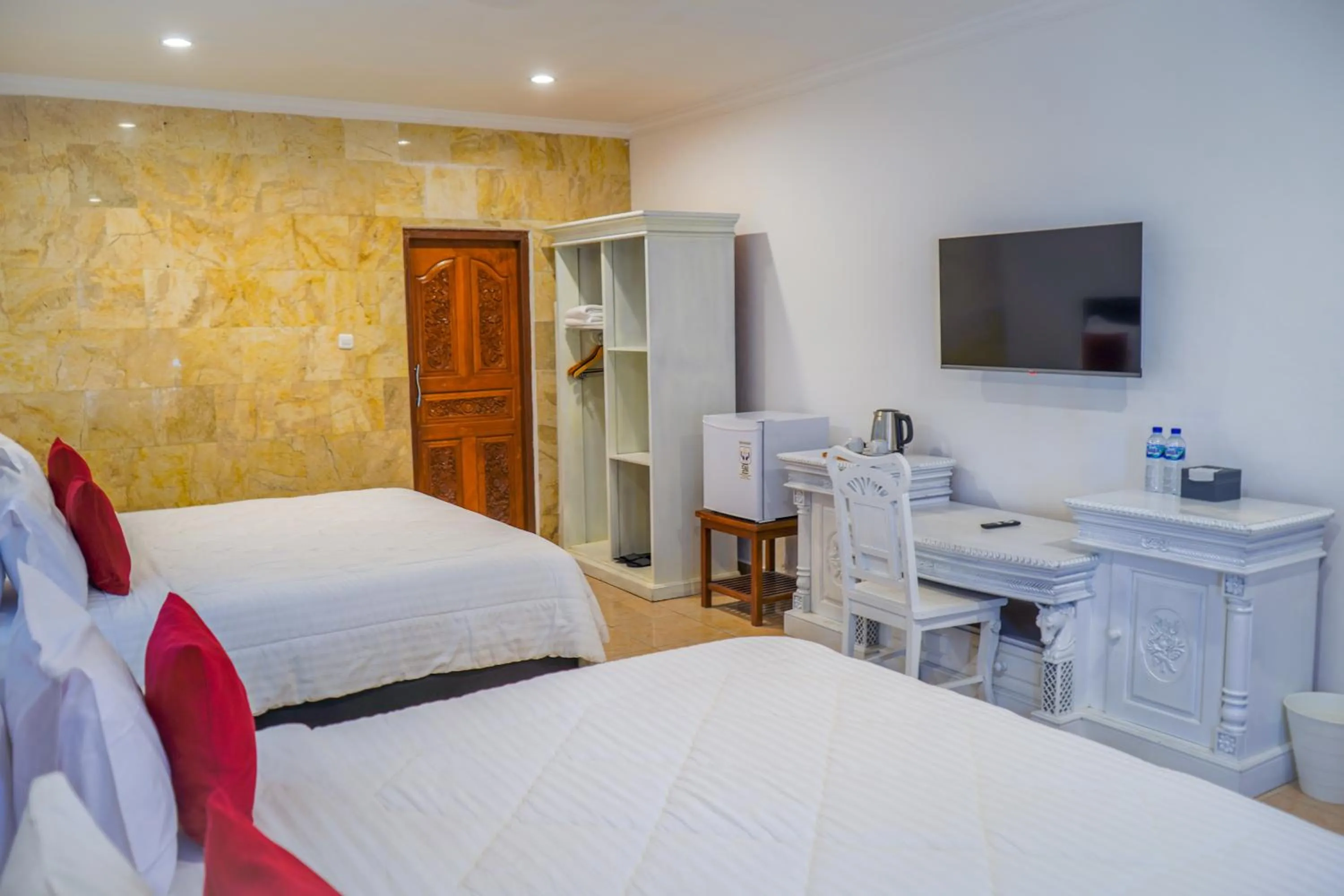 Bedroom, Bed in Grand Melka Hotel