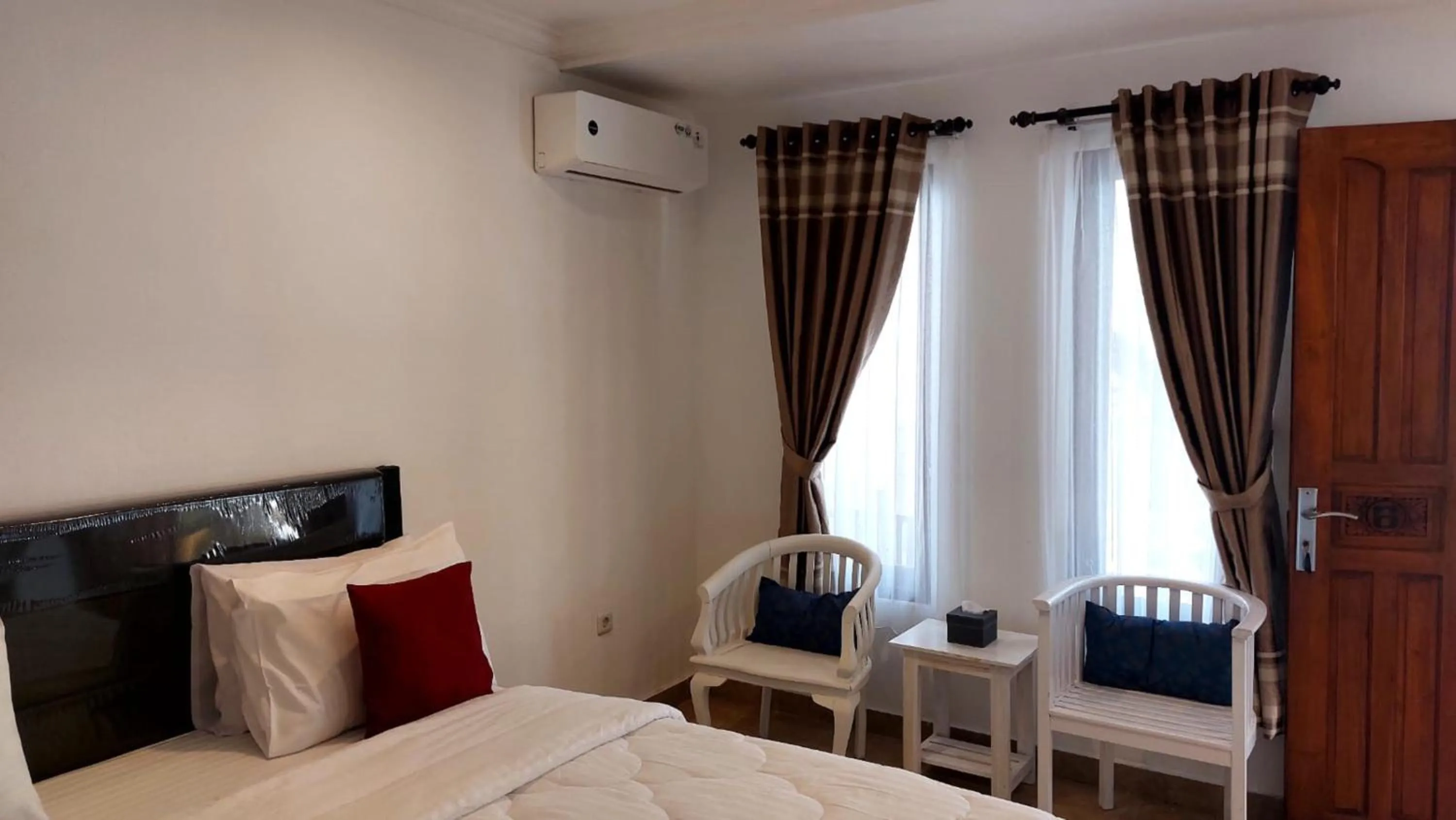 Seating area, Bed in Grand Melka Hotel