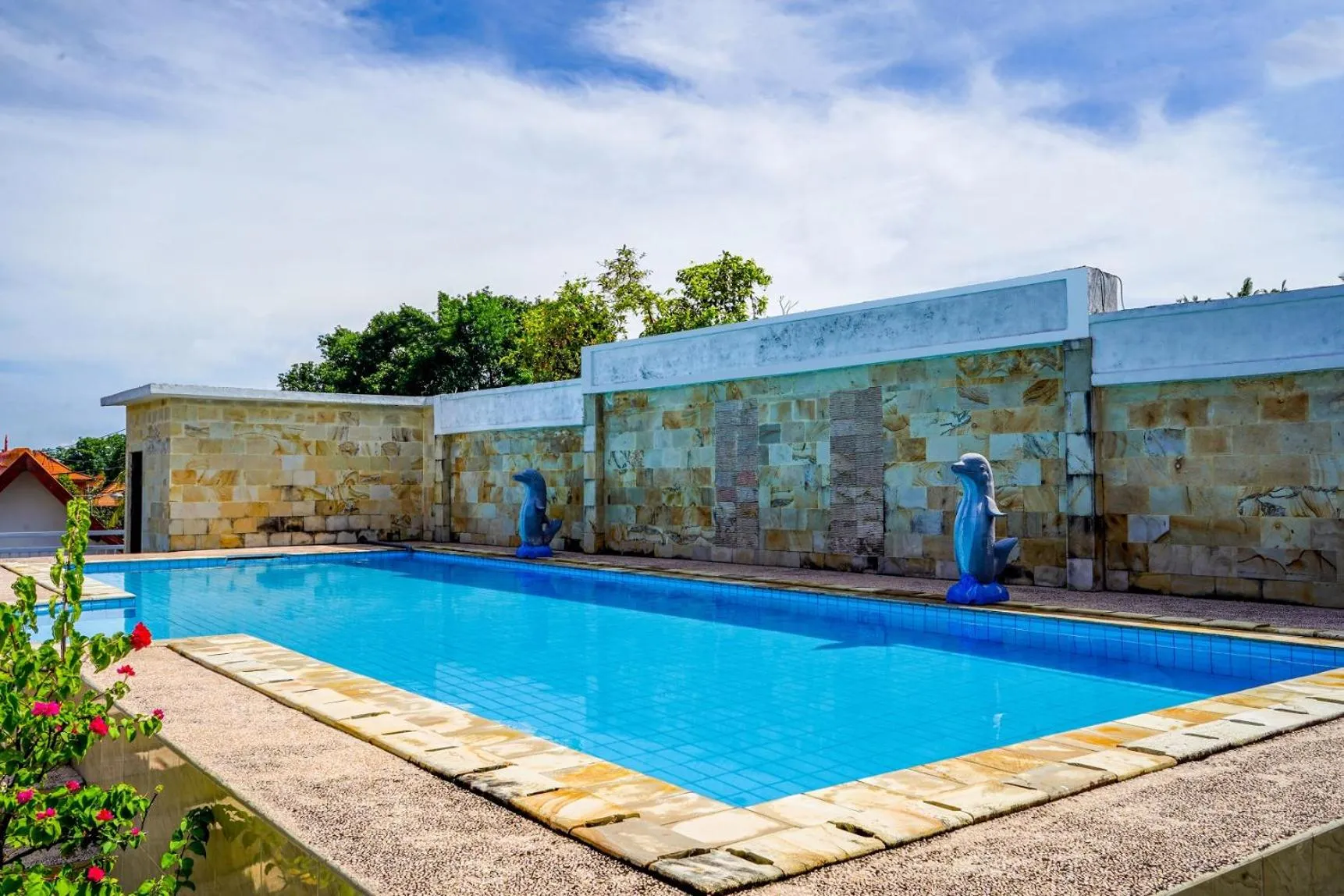 Swimming pool in Grand Melka Hotel
