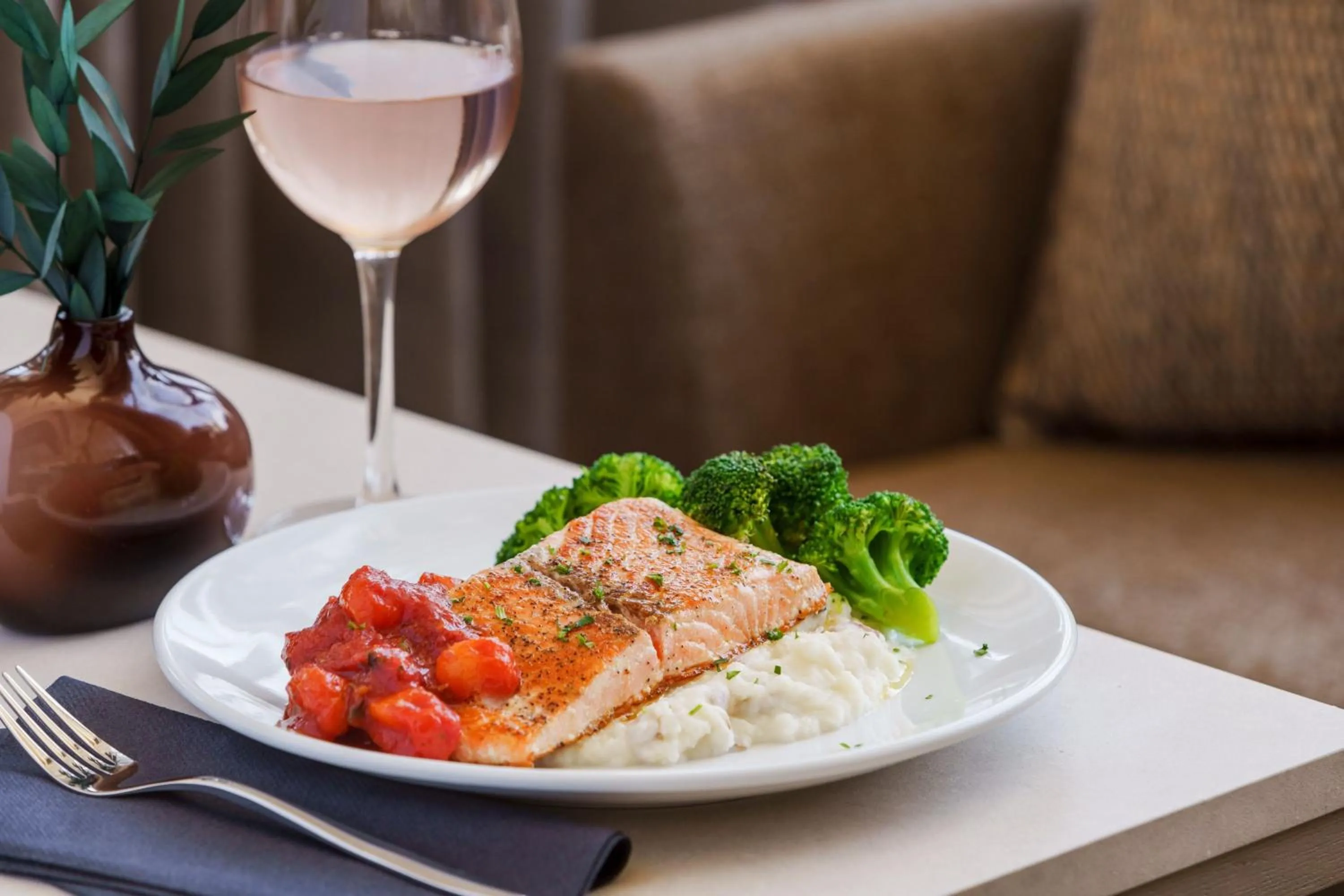 Lounge or bar in AC Hotel by Marriott Jacksonville St Johns Town Center