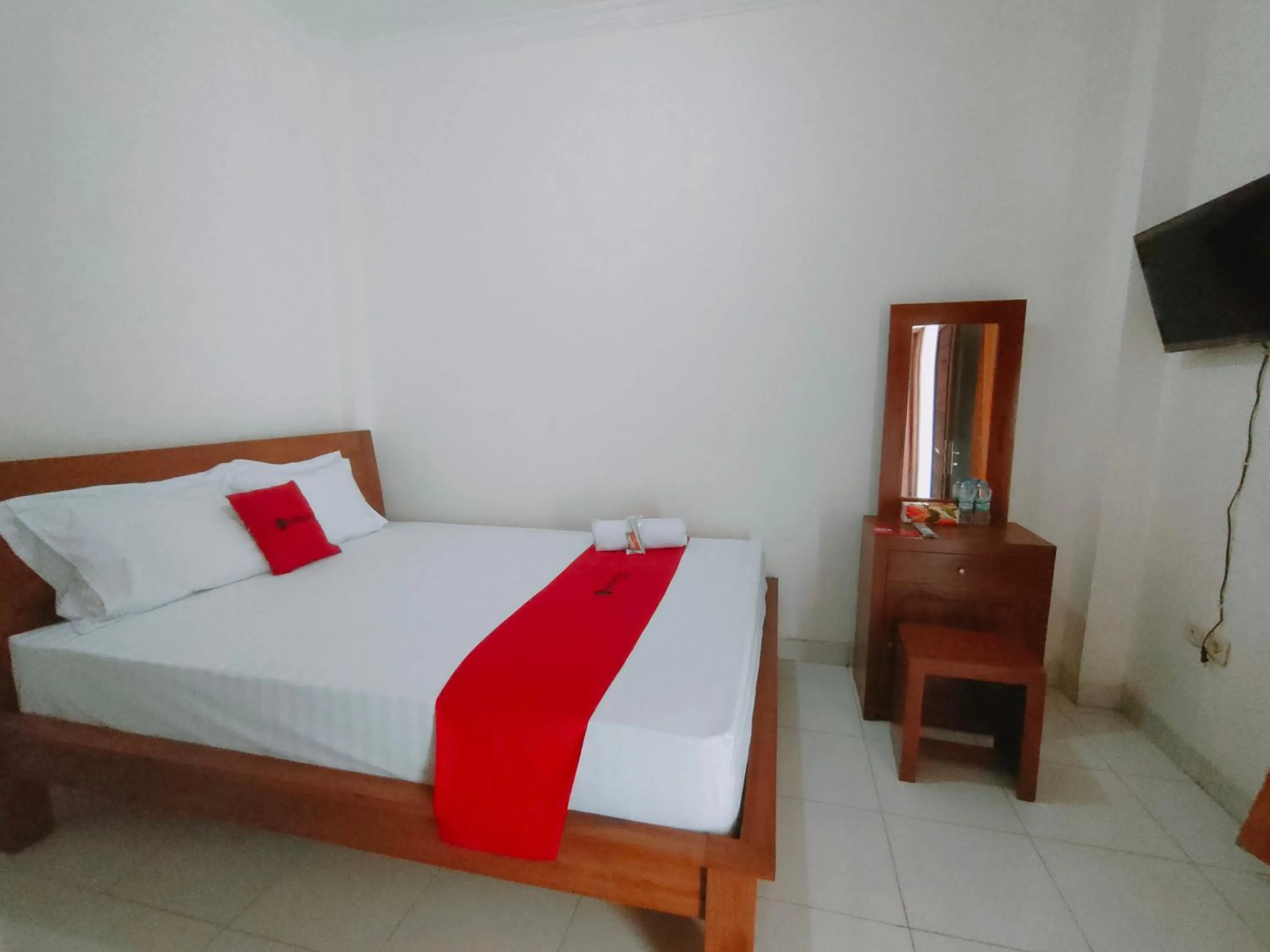 Bedroom, Bed in RedDoorz Syariah near Jogja Expo Center