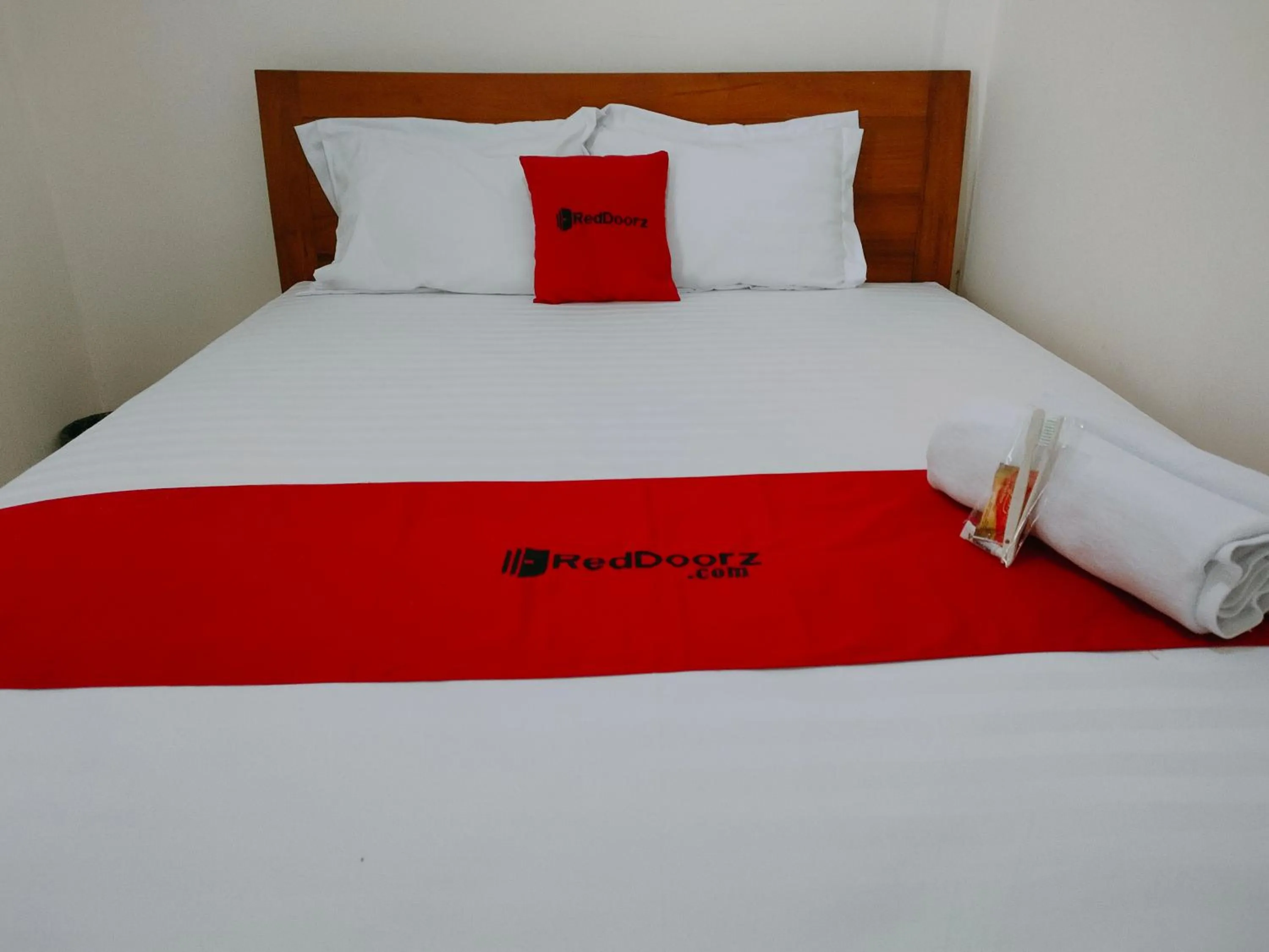 Bedroom, Bed in RedDoorz Syariah near Jogja Expo Center