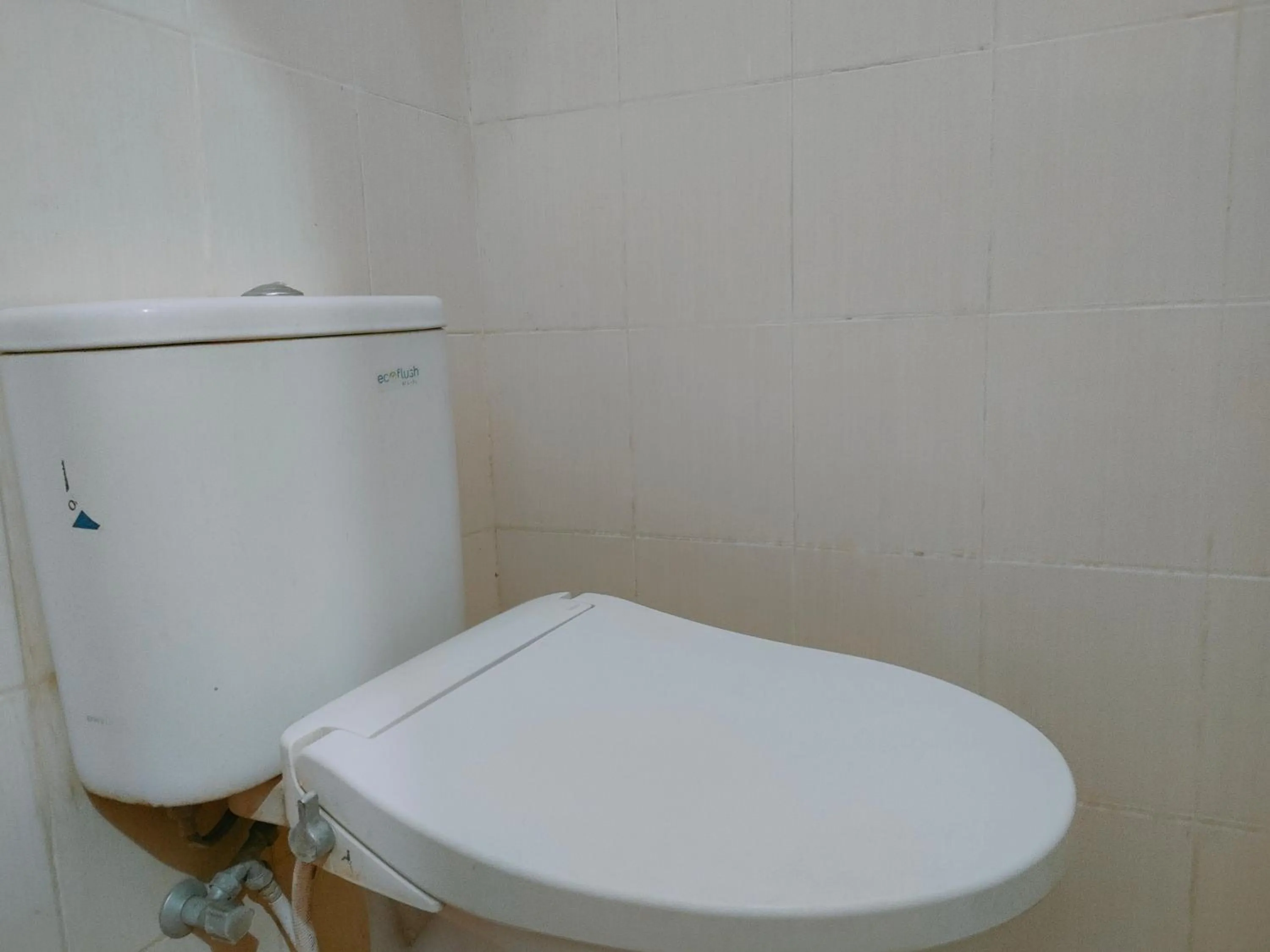 Bathroom in RedDoorz Syariah near Jogja Expo Center