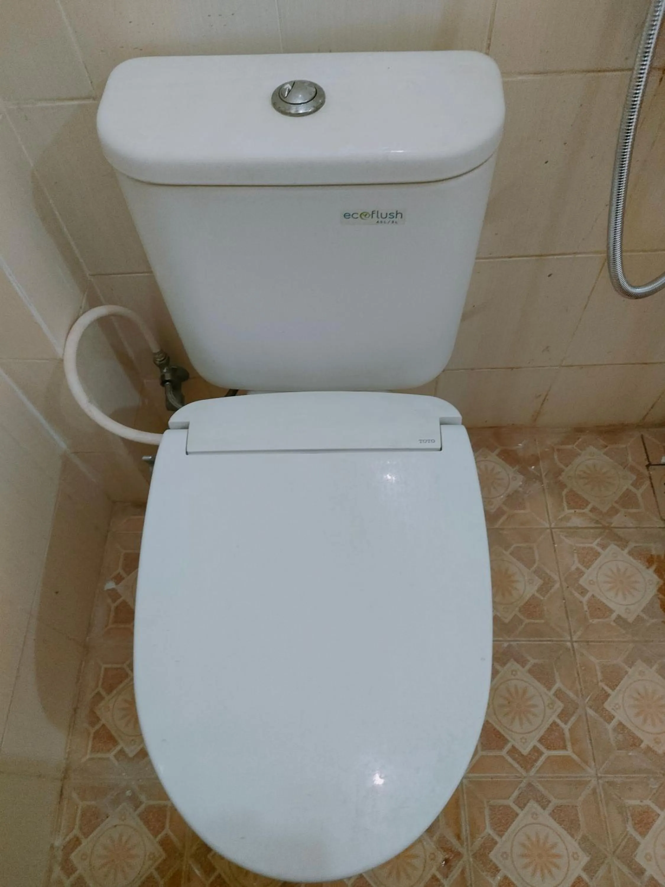 Bathroom in RedDoorz Syariah near Jogja Expo Center