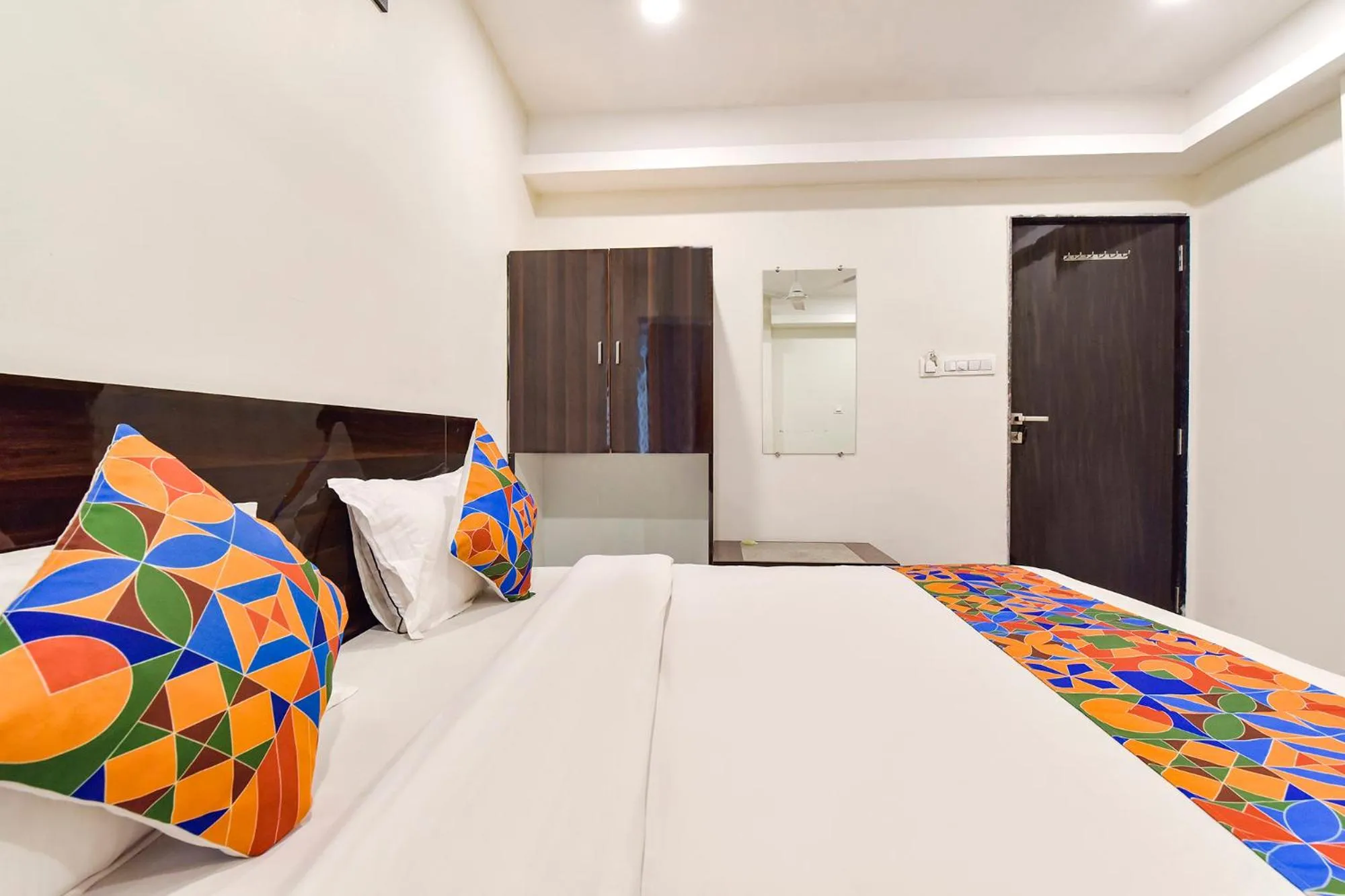 Photo of the whole room, Bed in Via Shri Krishna