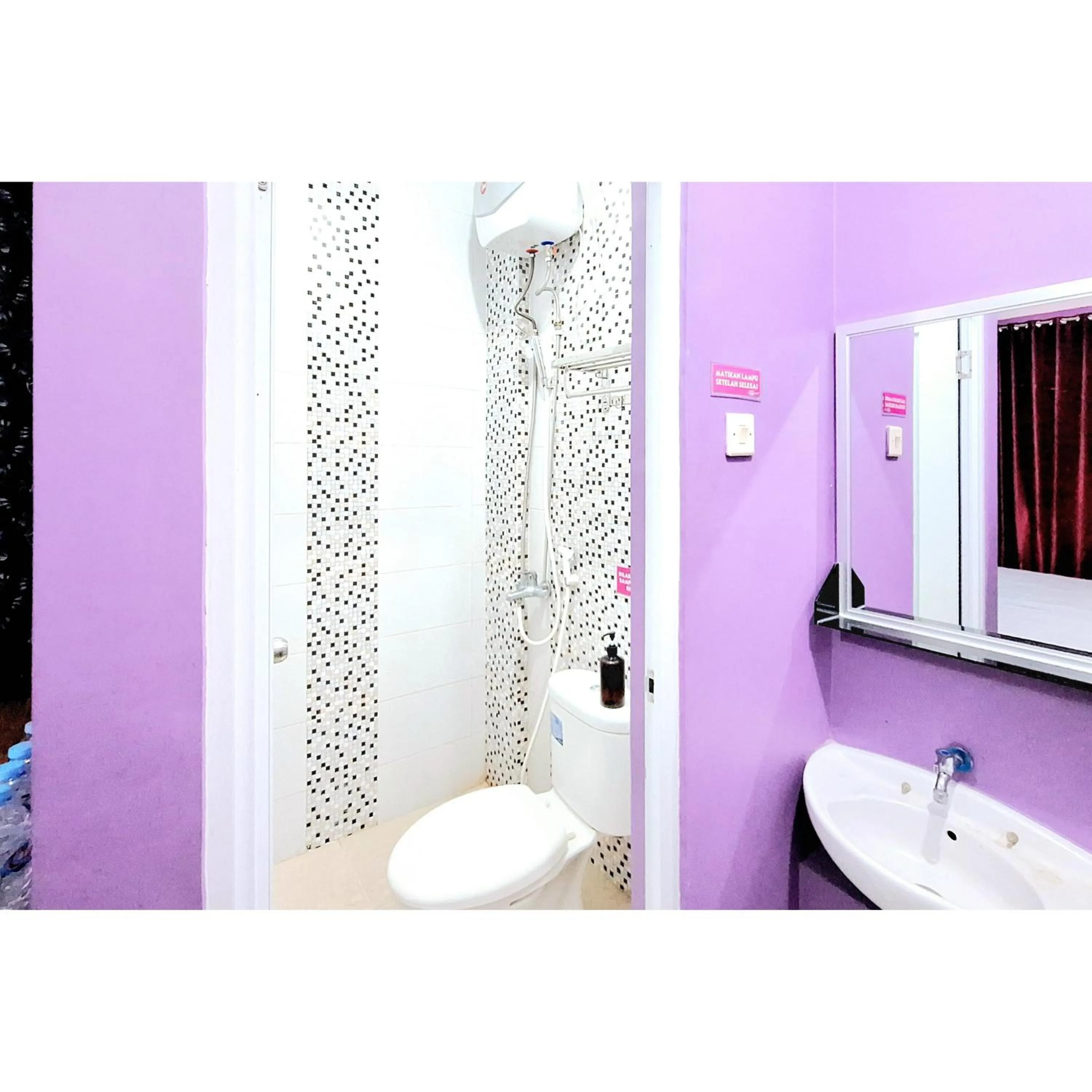 Bathroom in Home Inggil RedPartner