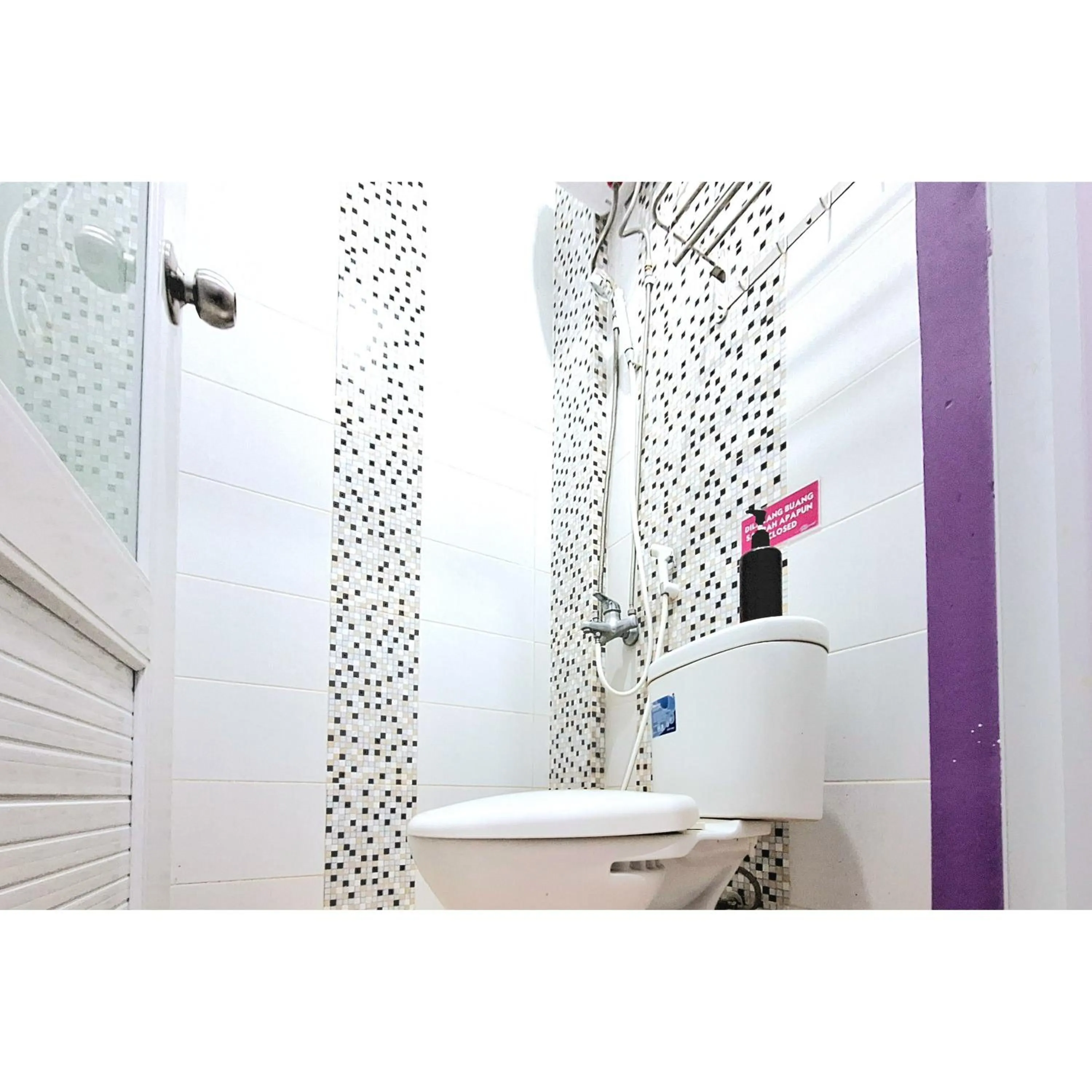 Bathroom in Home Inggil RedPartner